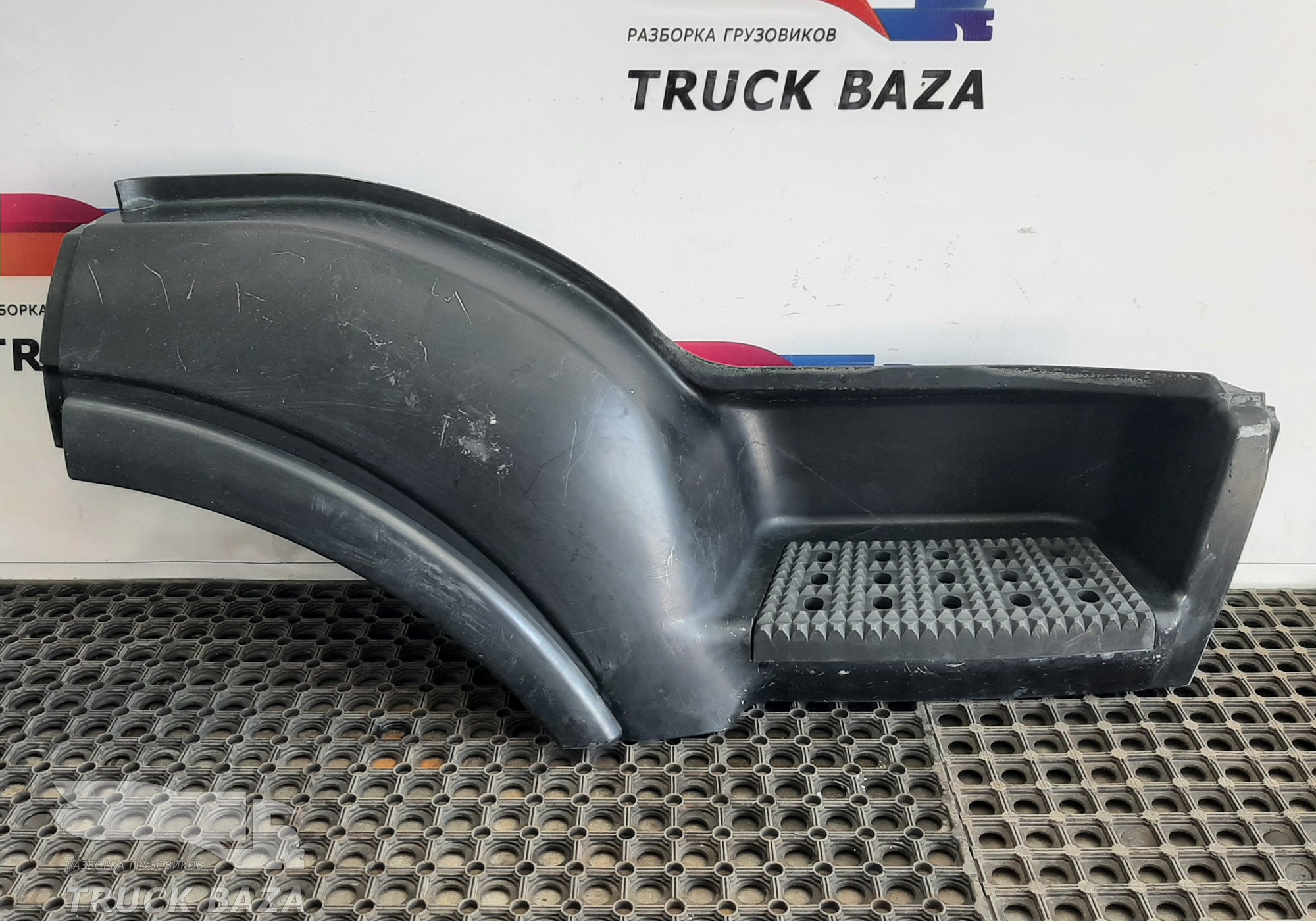 504047582 Корпус подножки правой для Iveco Eurotrakker