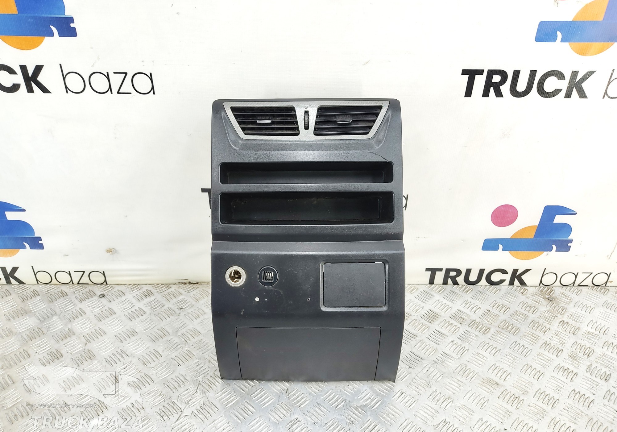 DZ14251160140 Накладка панели приборов средняя для Shacman X3000 (с 2014)