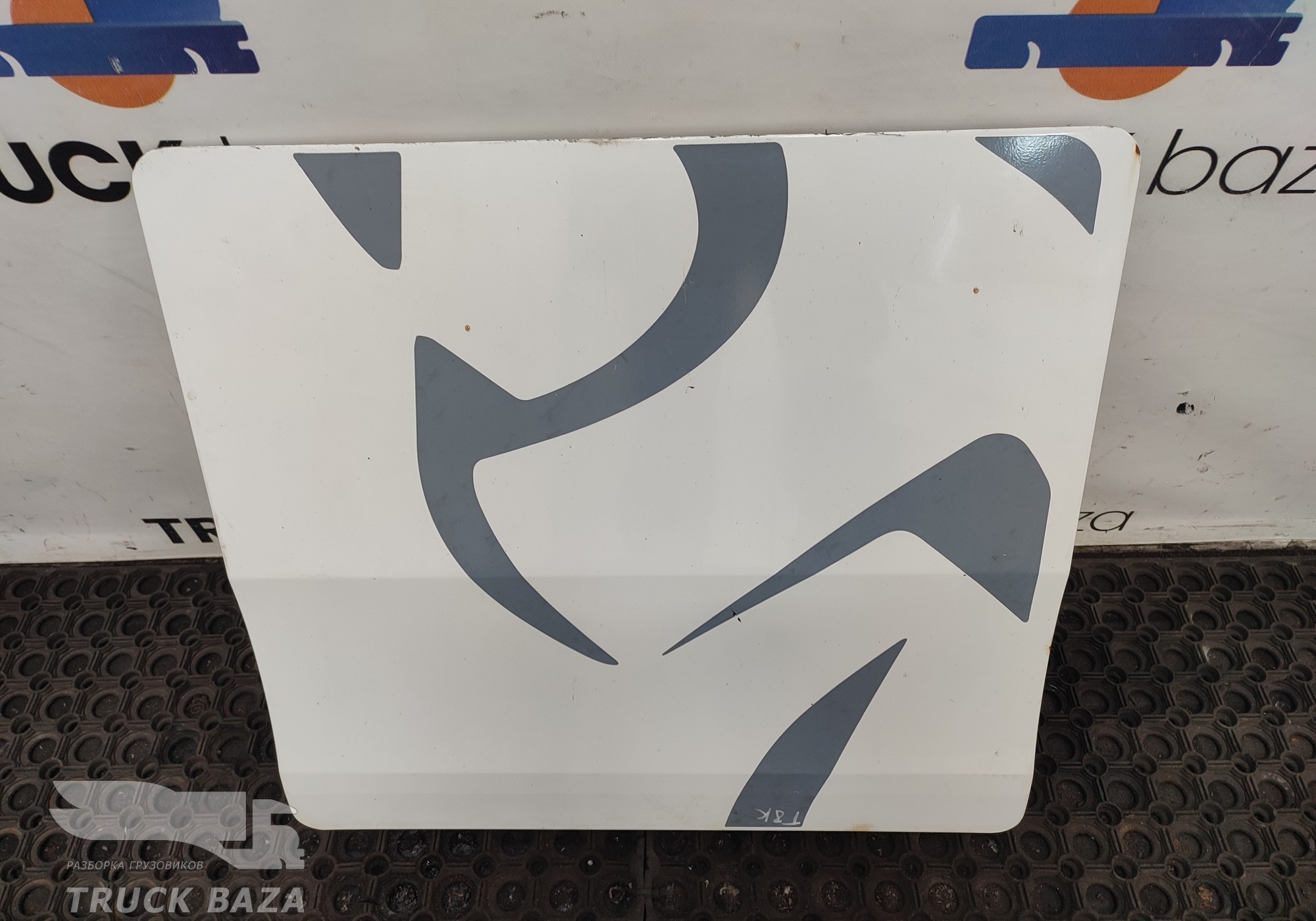 810W669125289 Крышка инструментального ящика для Sinotruk Sitrak C7H