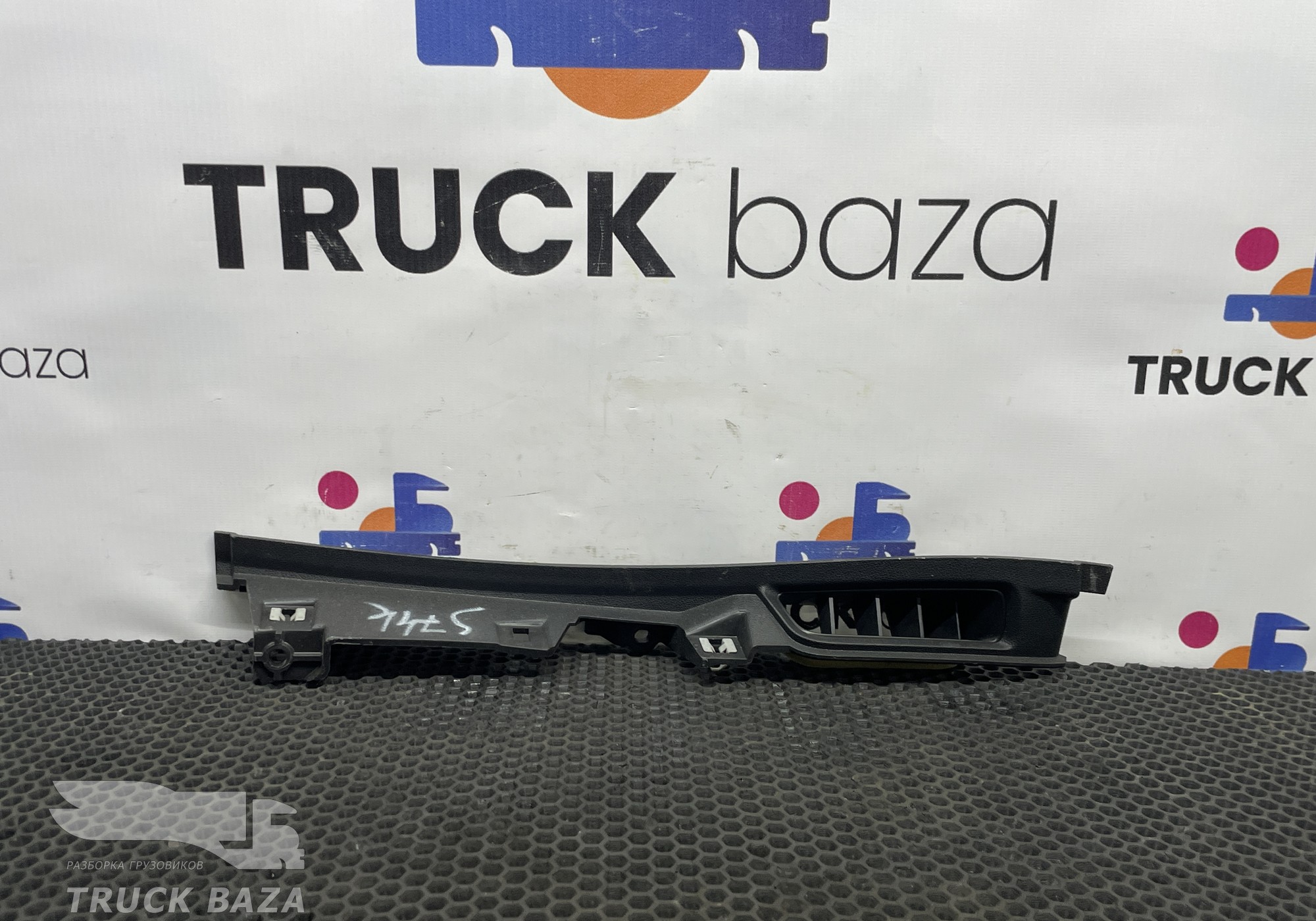 2275349 Панель боковая левая для Scania