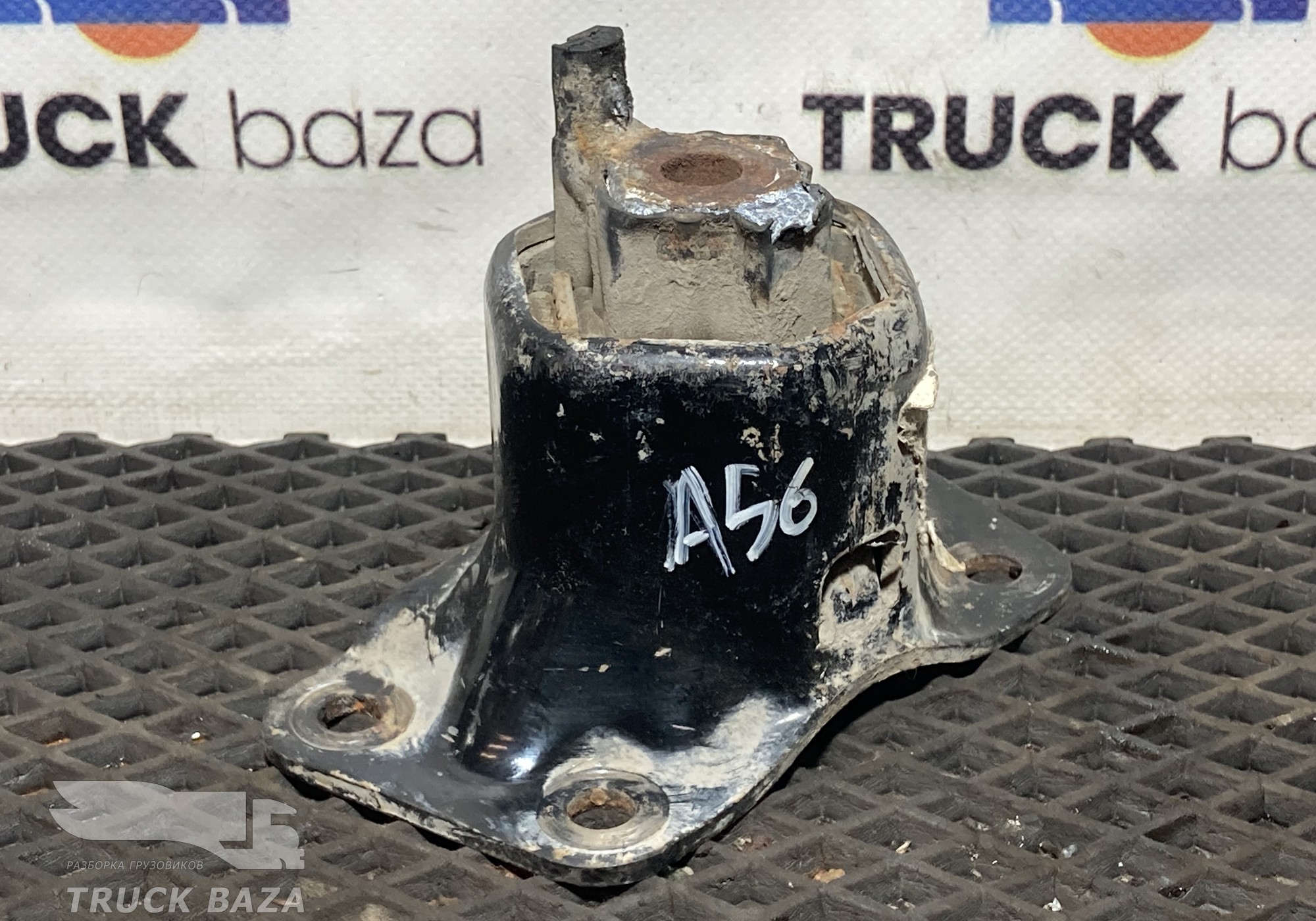 9304320085 Кронштейн ящика АКБ для Mercedes-Benz Axor III (с 2010)