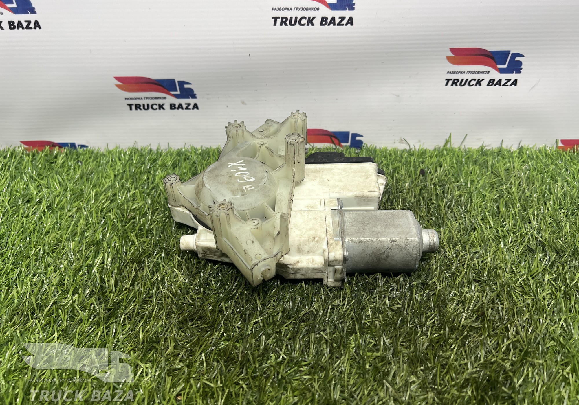 1779721 Моторчик стеклоподъемника левый