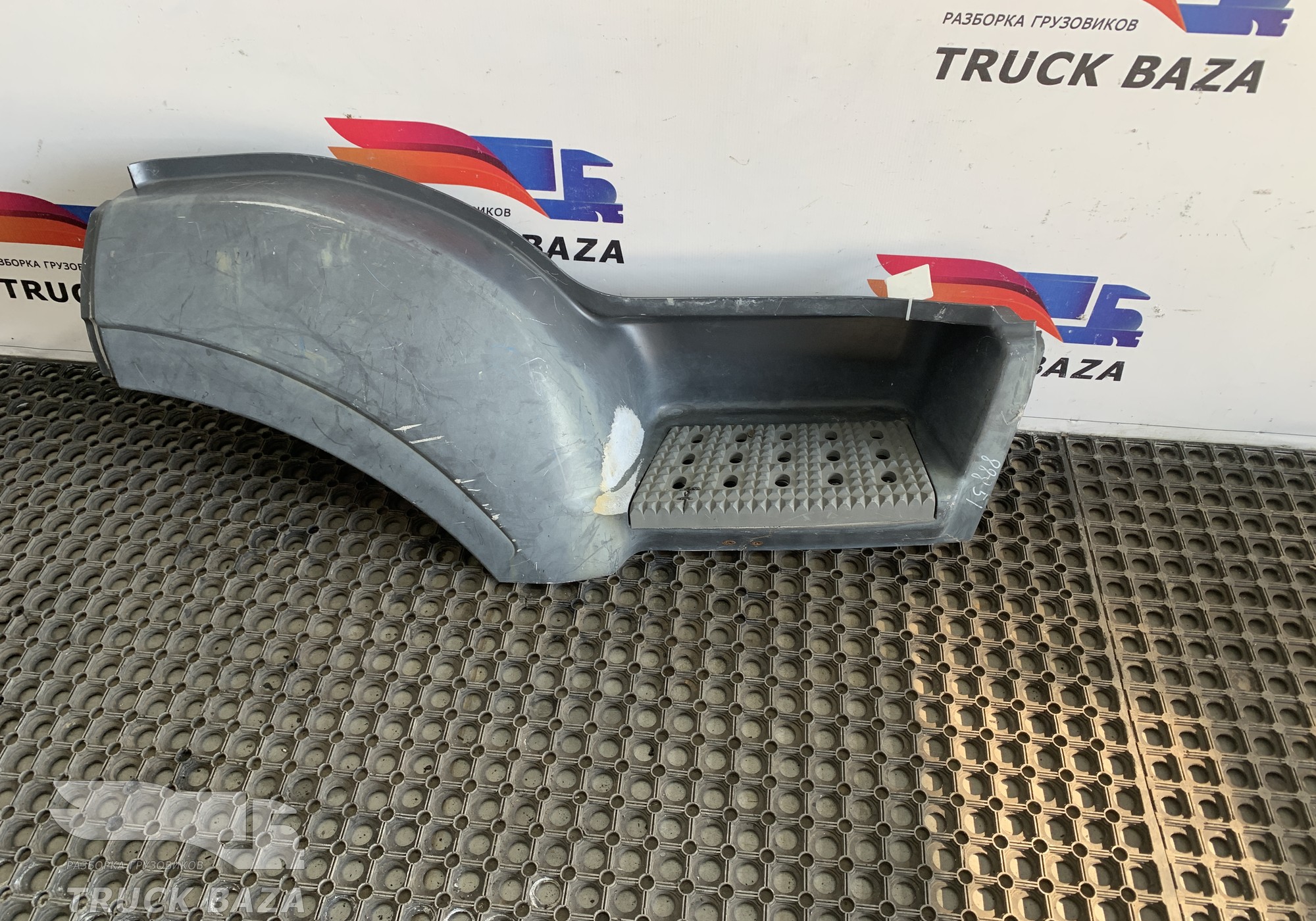 504047582 Корпус подножки правой для Iveco Stralis II Hi-Way (с 2012)