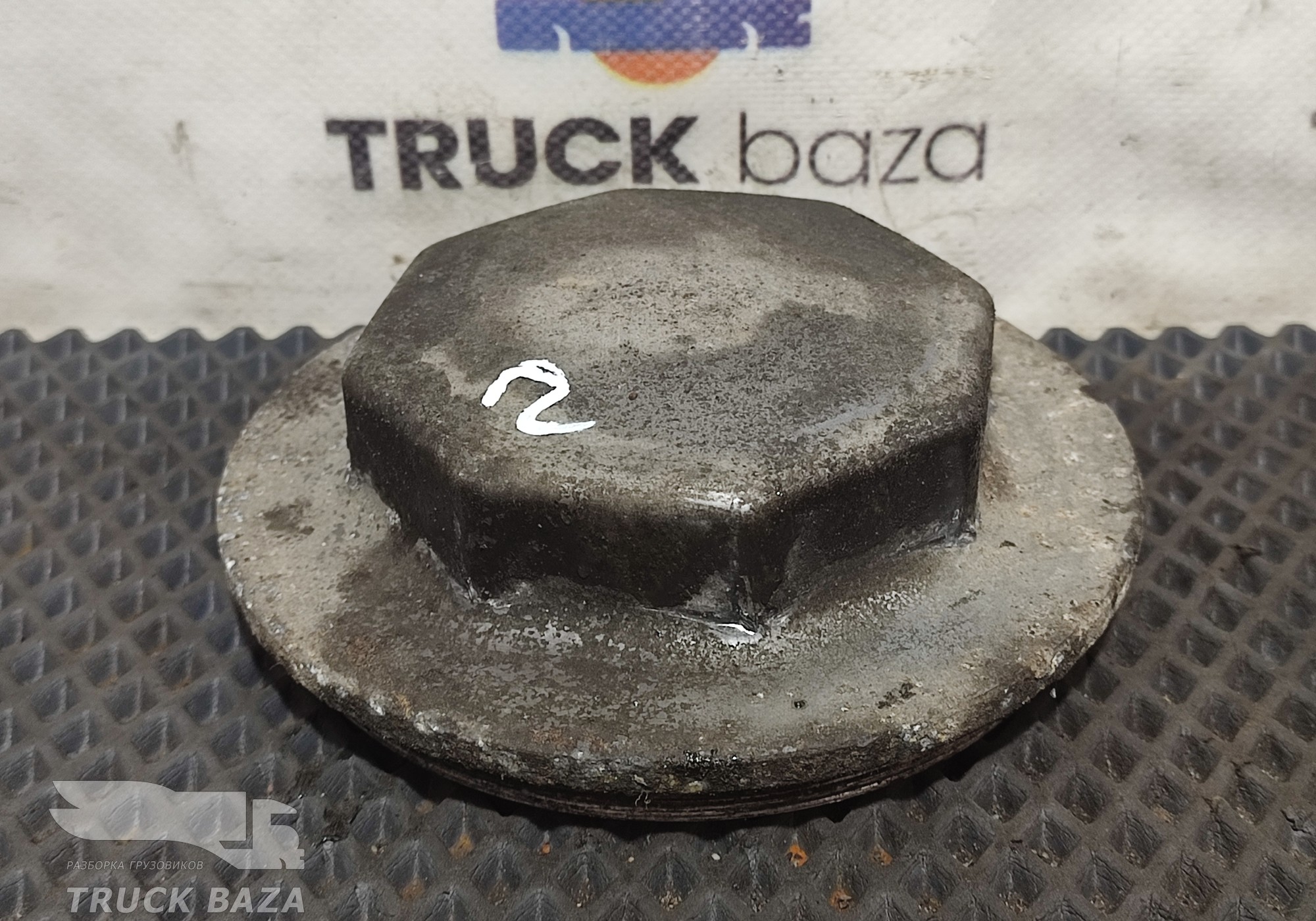 1864221 Крышка передней ступицы