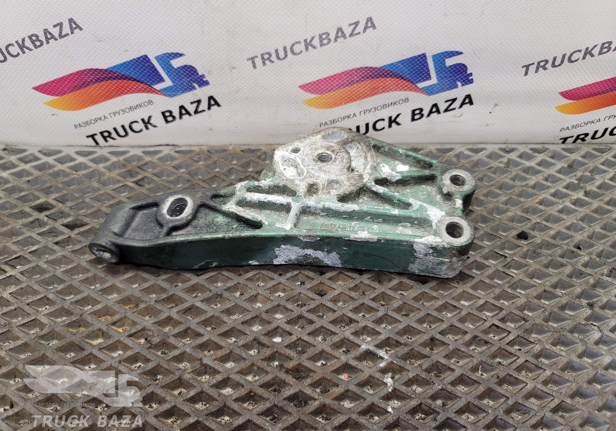 21554547 Кронштейн ролика-натяжителя для Volvo