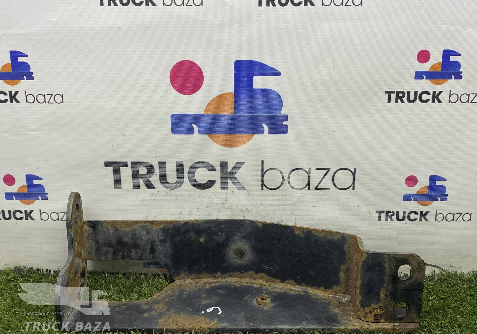 5490840504110 Кронштейн подножки левый для КАМАЗ 5490 (с 2013)