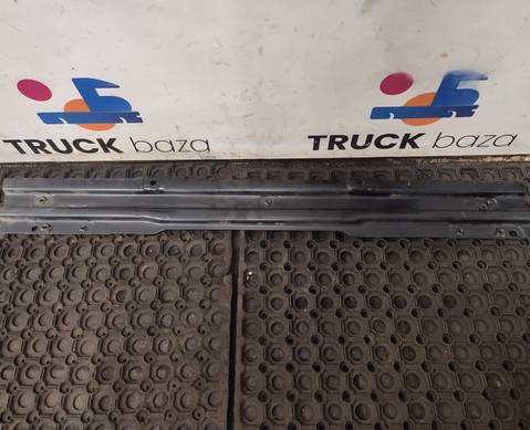 7482224451 Кронштейн обшивки двери правый для Renault T (с 2013)