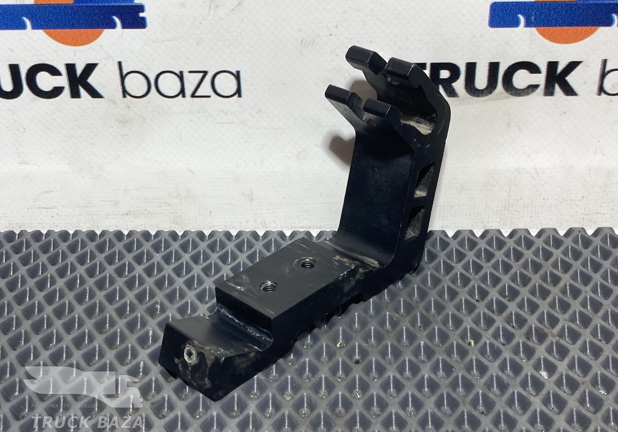 2127926 Кронштейн верхнего спойлера для Scania 6-series R (с 2016)