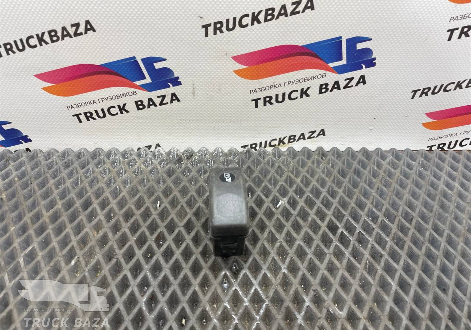 1435596 Кнопка люка для Daf XF105 (с 2005)