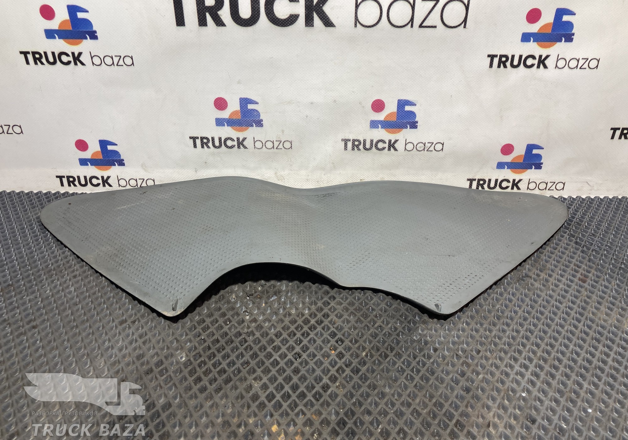 A9406890196 Коврик на торпедо для КАМАЗ