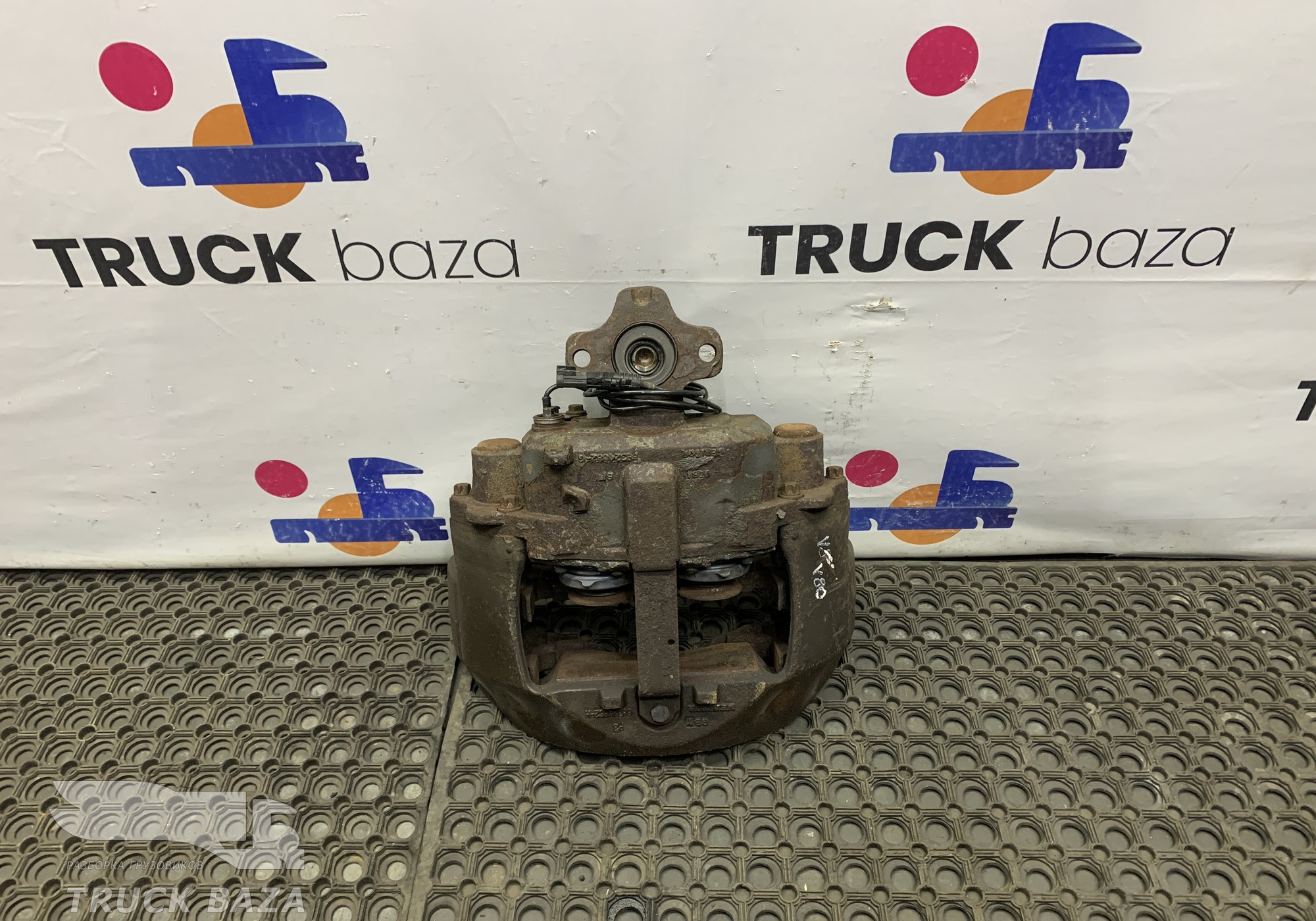 21487605 Суппорт передний правый