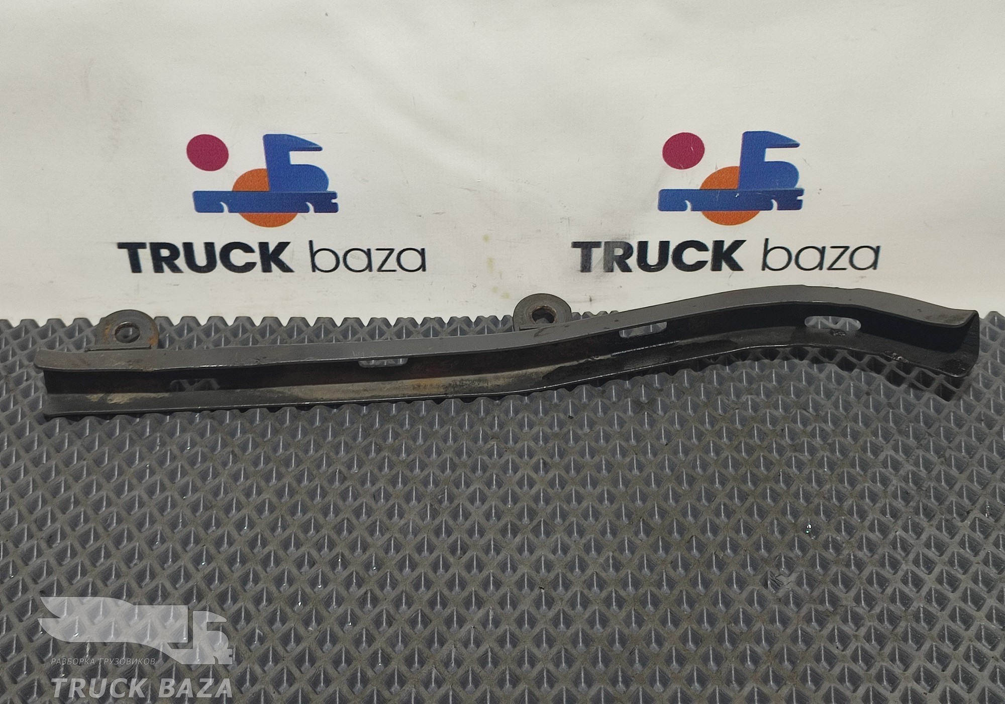 1393128 Кронштейн датчика ABS правый для Scania 4-series R (с 1995 по 2007)