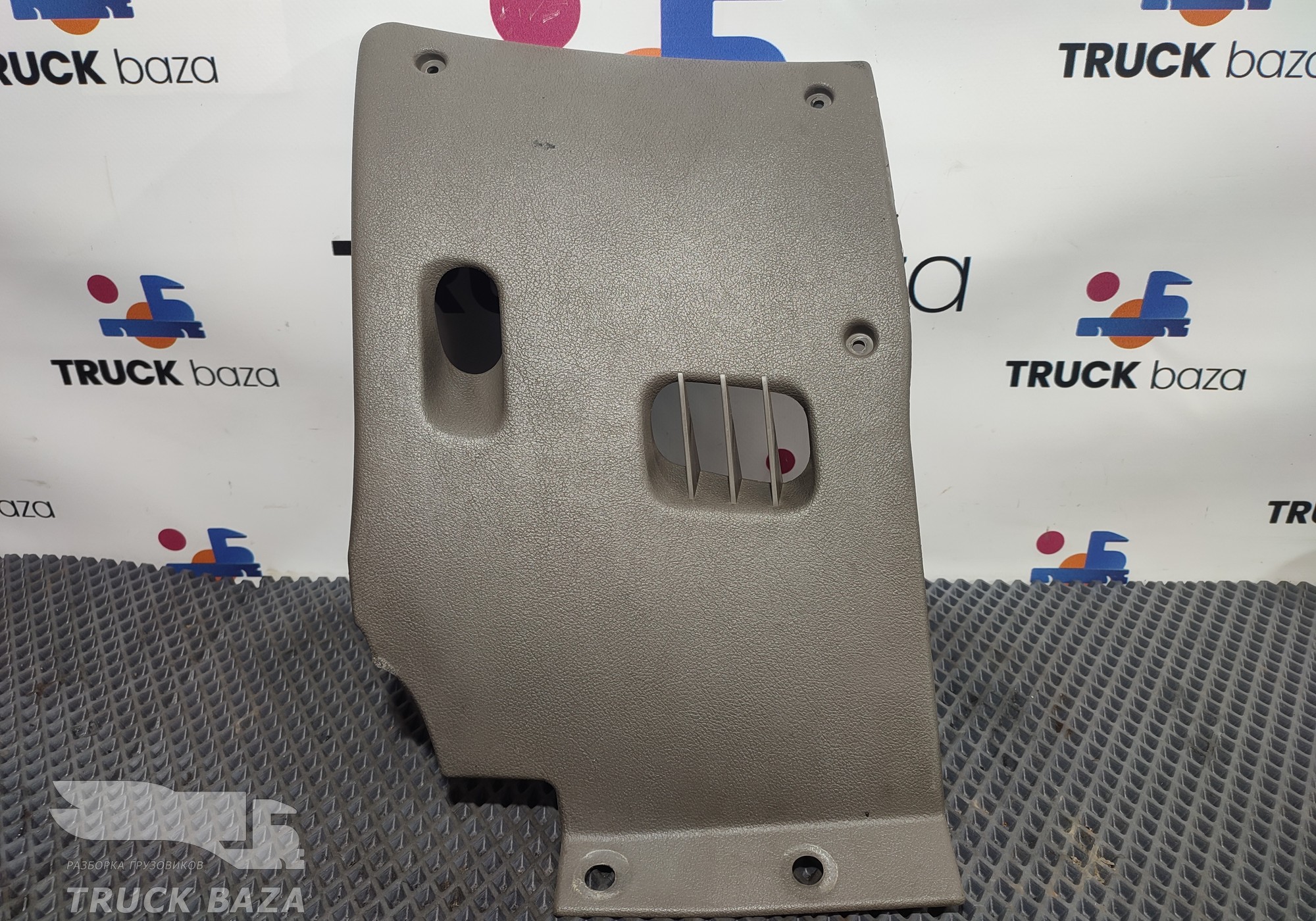 1304875 Накладка на торпедо