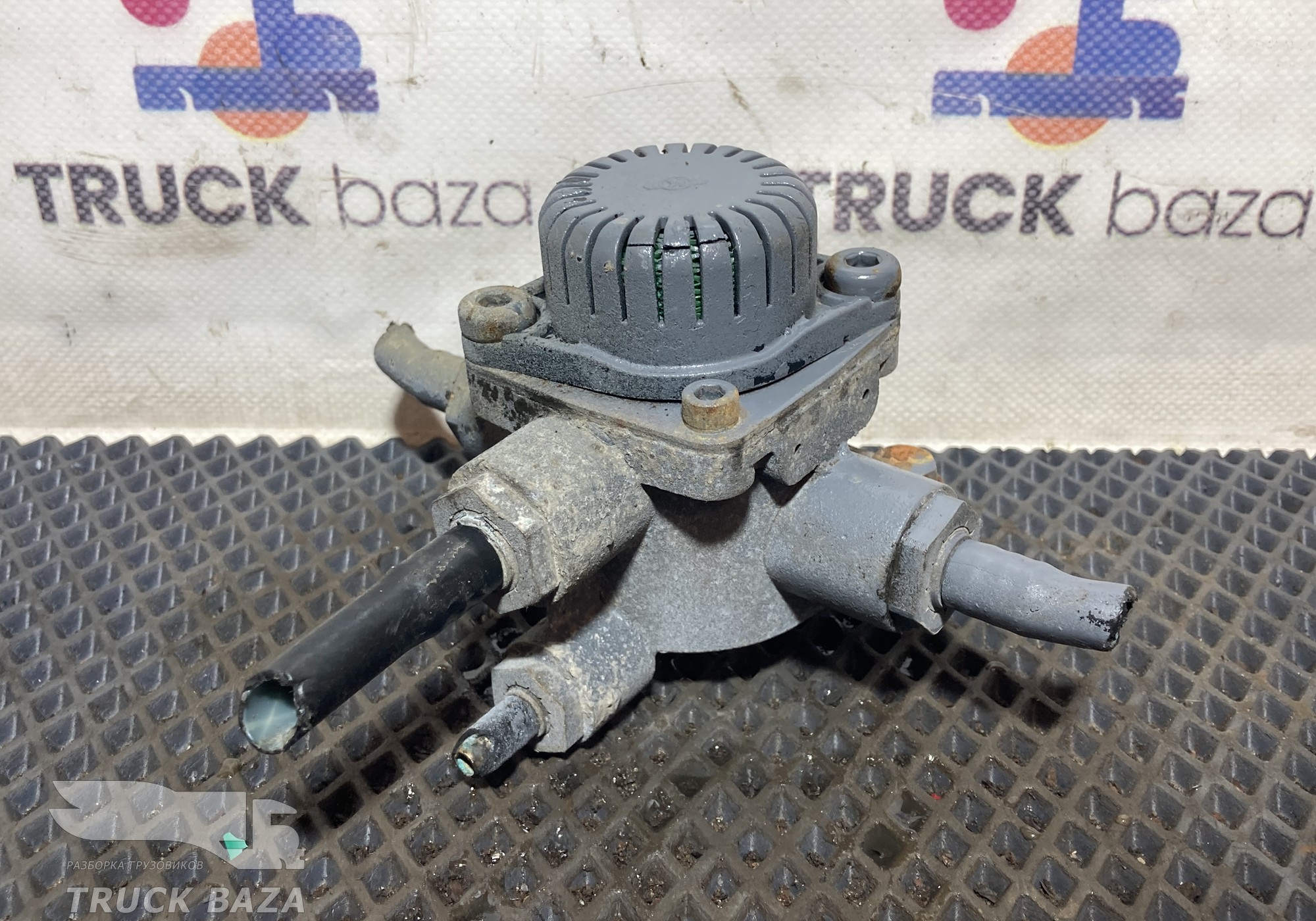 1360613 Клапан ускорительный