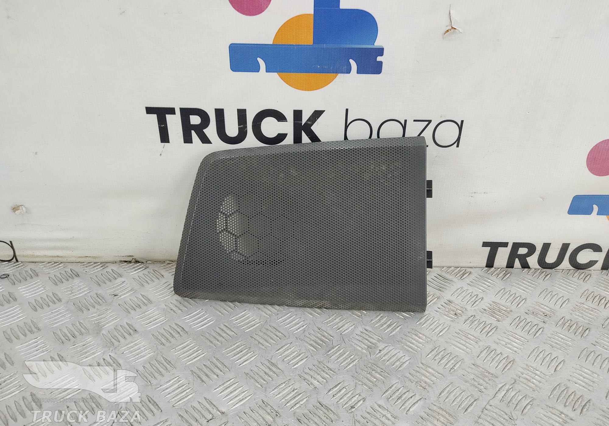 82065221 Решетка динамика левая для Volvo FH 3 (с 2008 по 2012)