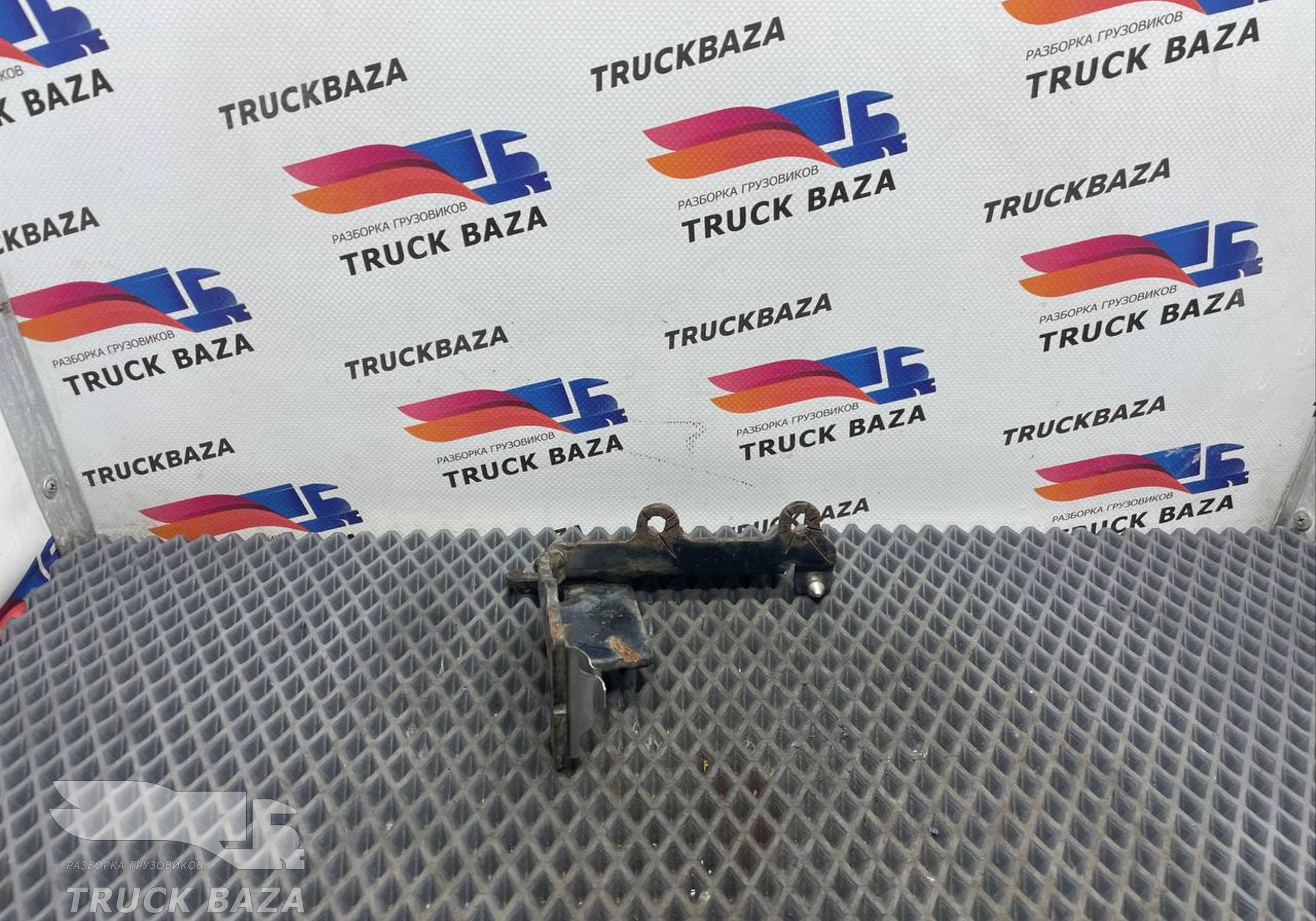 20545092 Петля решетки радиатора правая для Volvo FH 4 (с 2012)