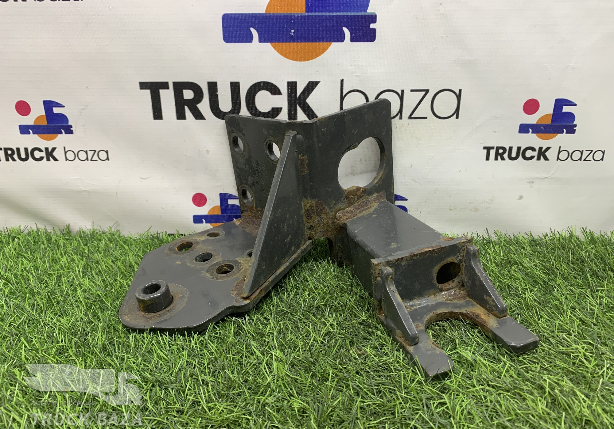 20499244 Кронштейн переднего бампера правый