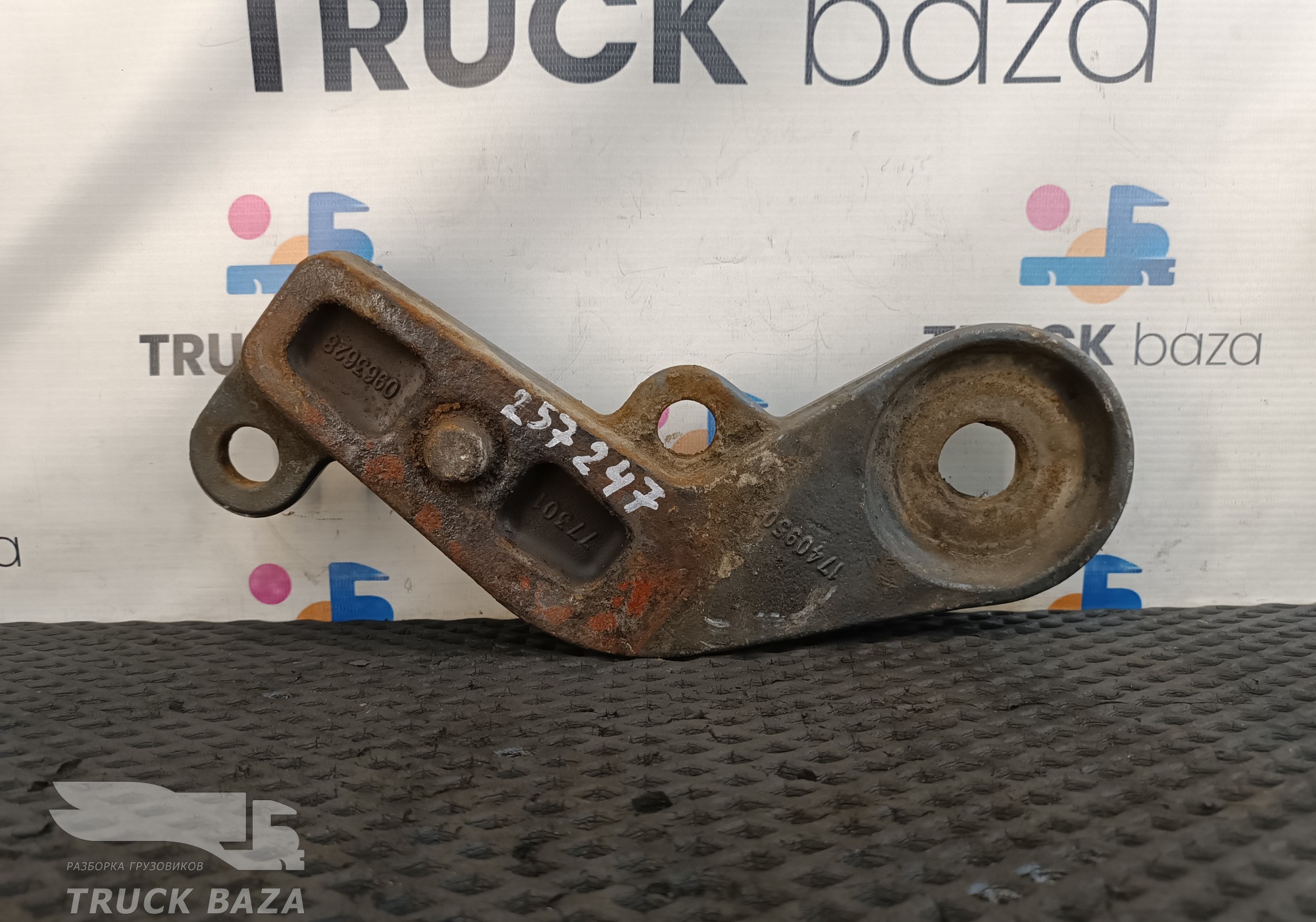 1740951 Кронштейн амортизатора правый для Daf