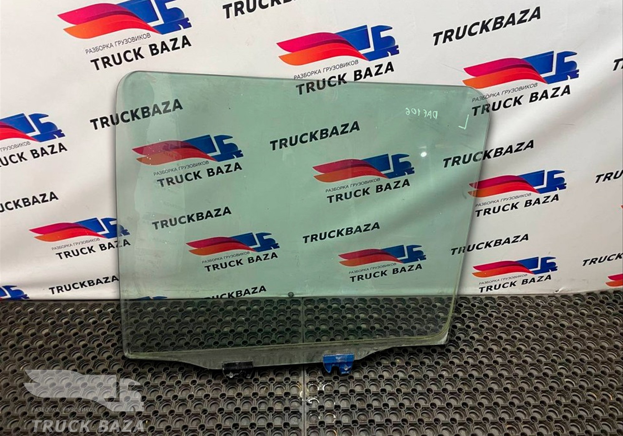 1950775 Стекло двери левое для Daf XF106 (с 2012)