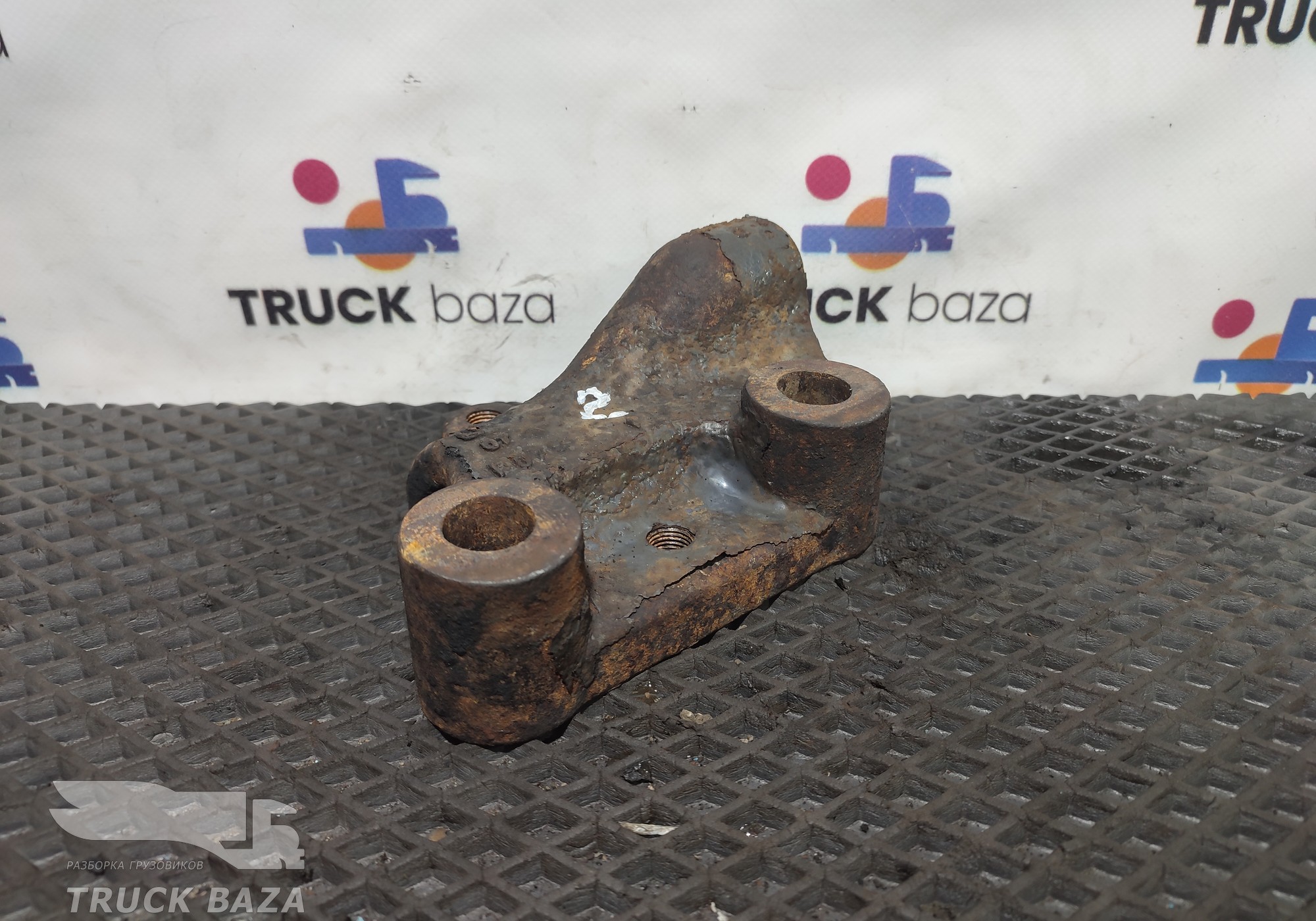 5010557721 Кронштейн переднего стабилизатора правый для Renault Premium II (с 2005 по 2013)
