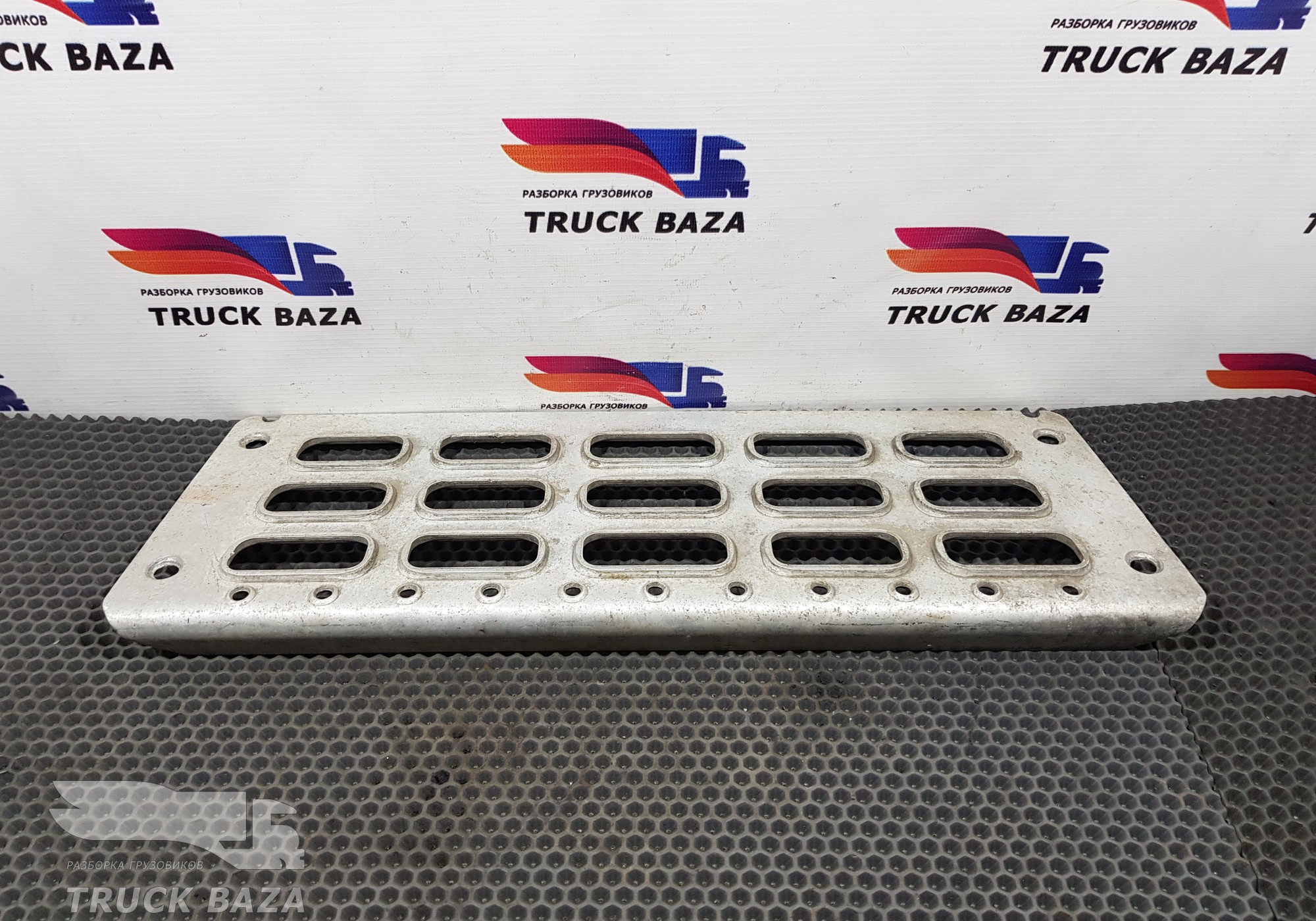 20379489 Ступенька верхняя для Volvo FH 1 (с 1993 по 2002)