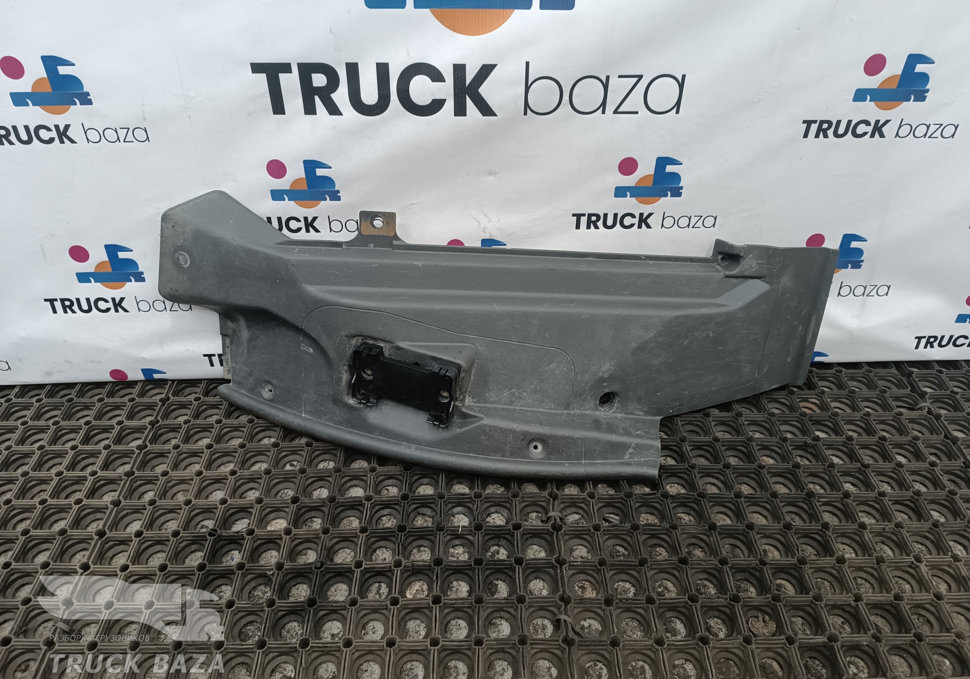 9736841418 Накладка порога левого для Mercedes-Benz Axor II (с 2004 по 2010)