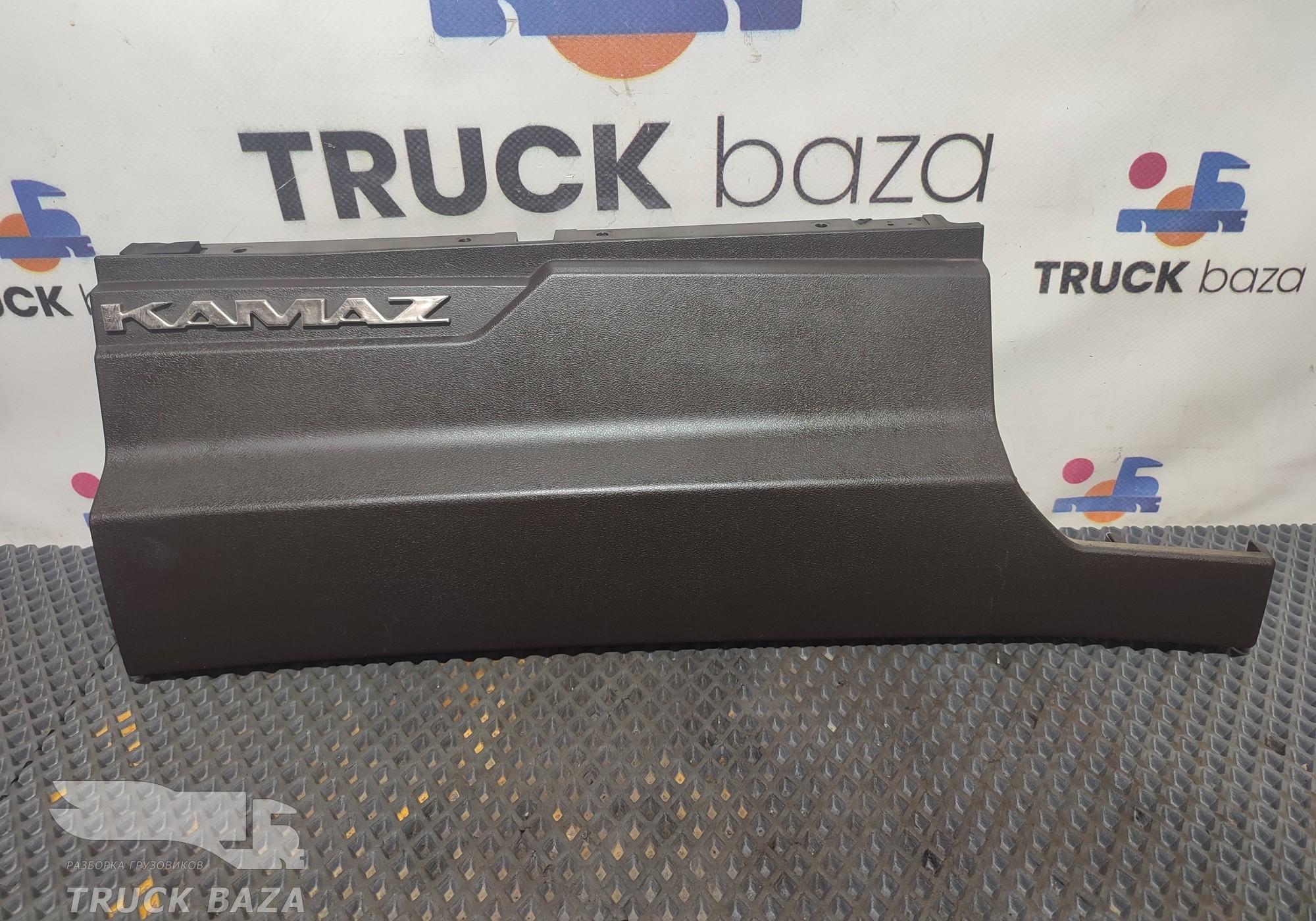549015325077 Накладка торпедо правая для КАМАЗ 54901