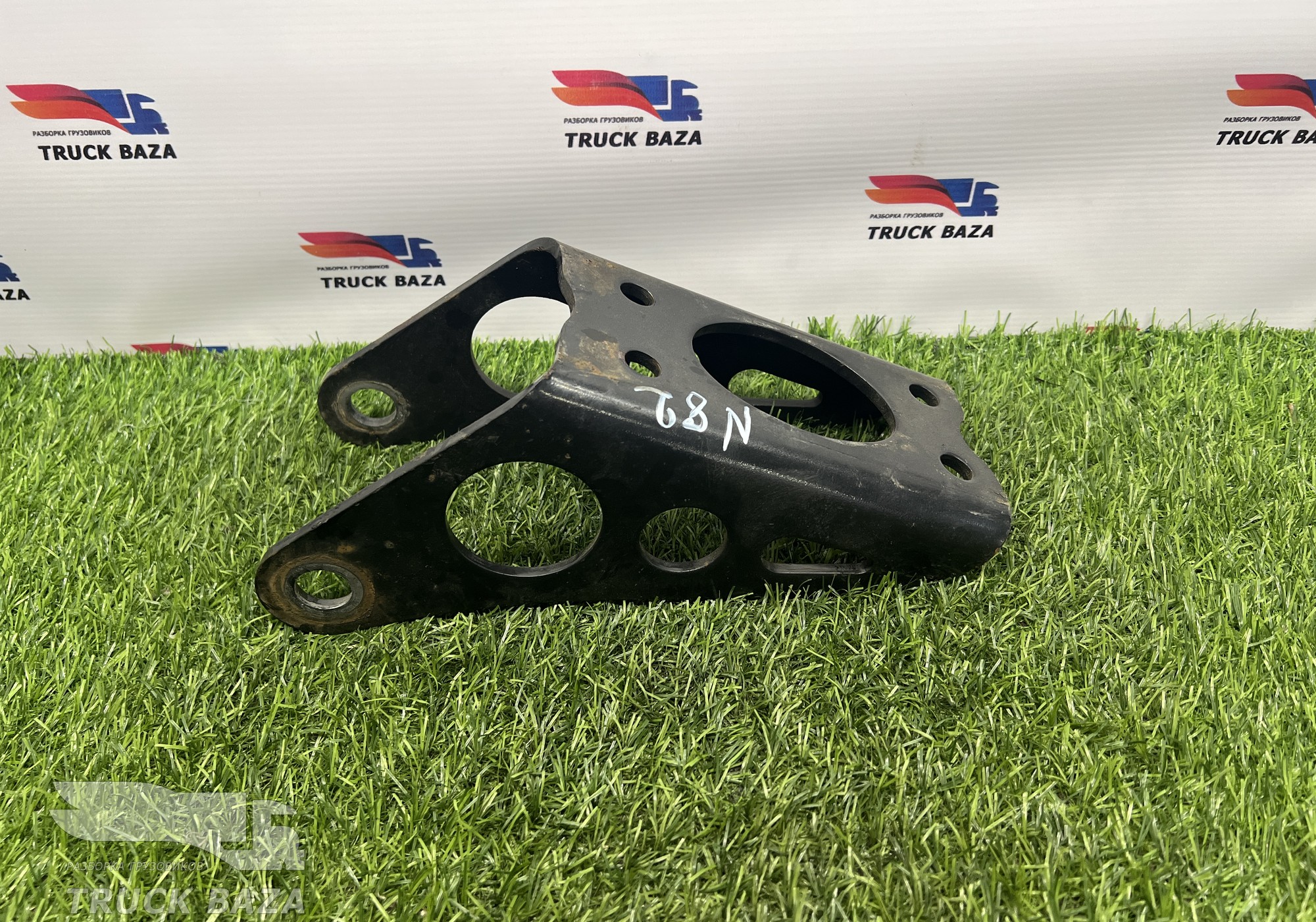 81437400195 Кронштейн амортизатора переднего