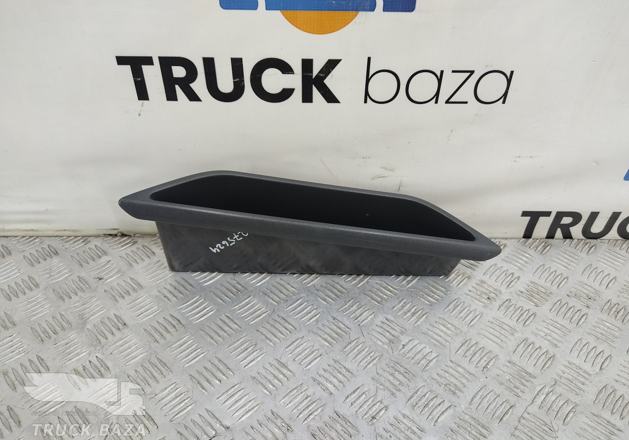 82055698 Латок хранения левый для Volvo FH 3 (с 2008 по 2012)