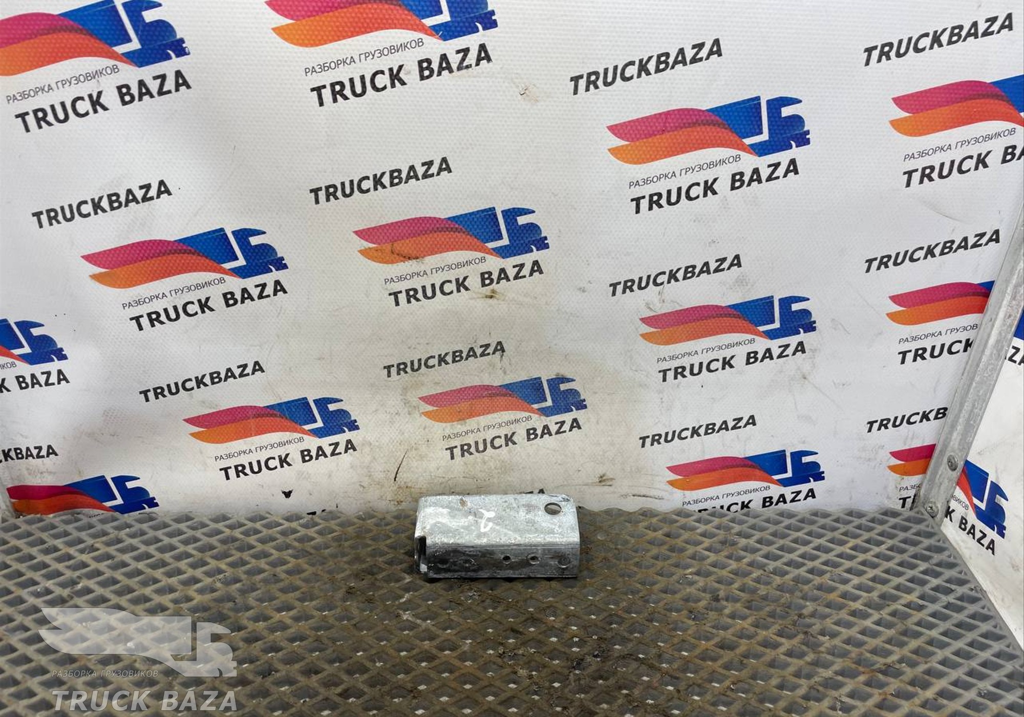 7025100 Кронштейн кармана для Полуприцепы Разные Полуприцепы