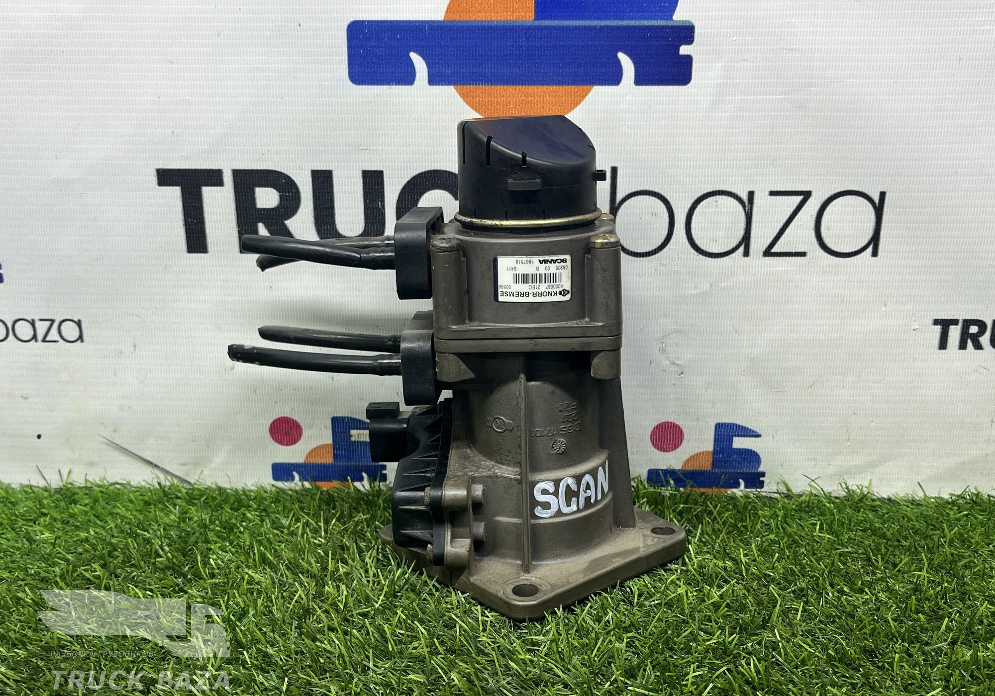 1867518 Кран тормозной главный