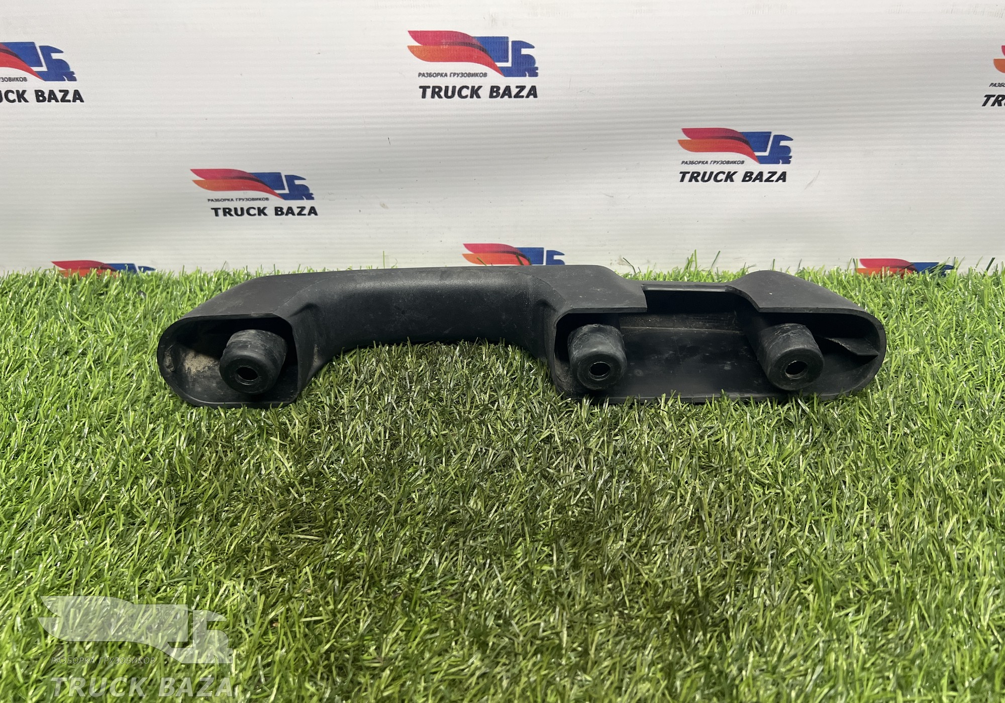 1643367 Ручка решетки радиатора правая