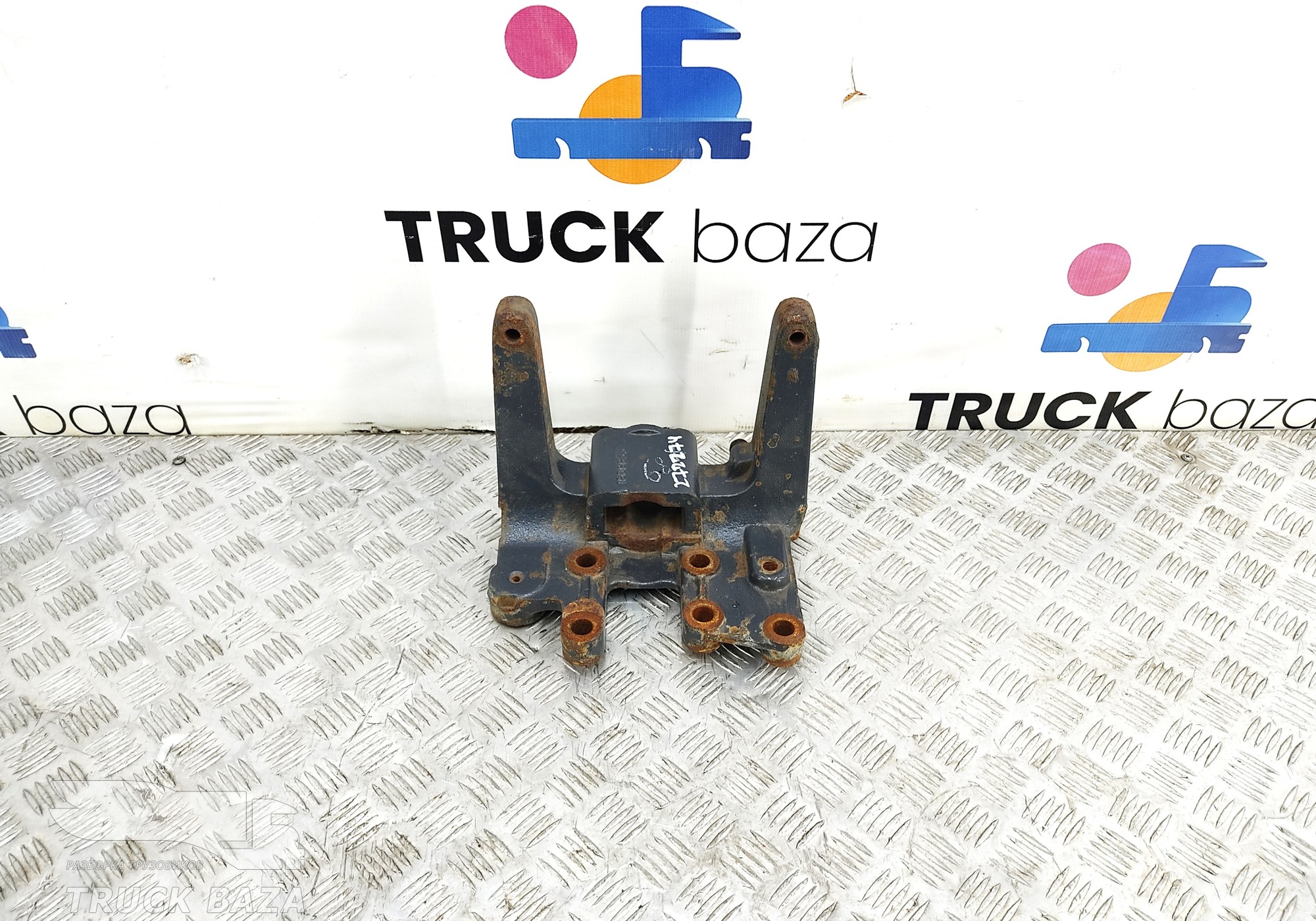 1808833 Кронштейн рамы правый для Daf