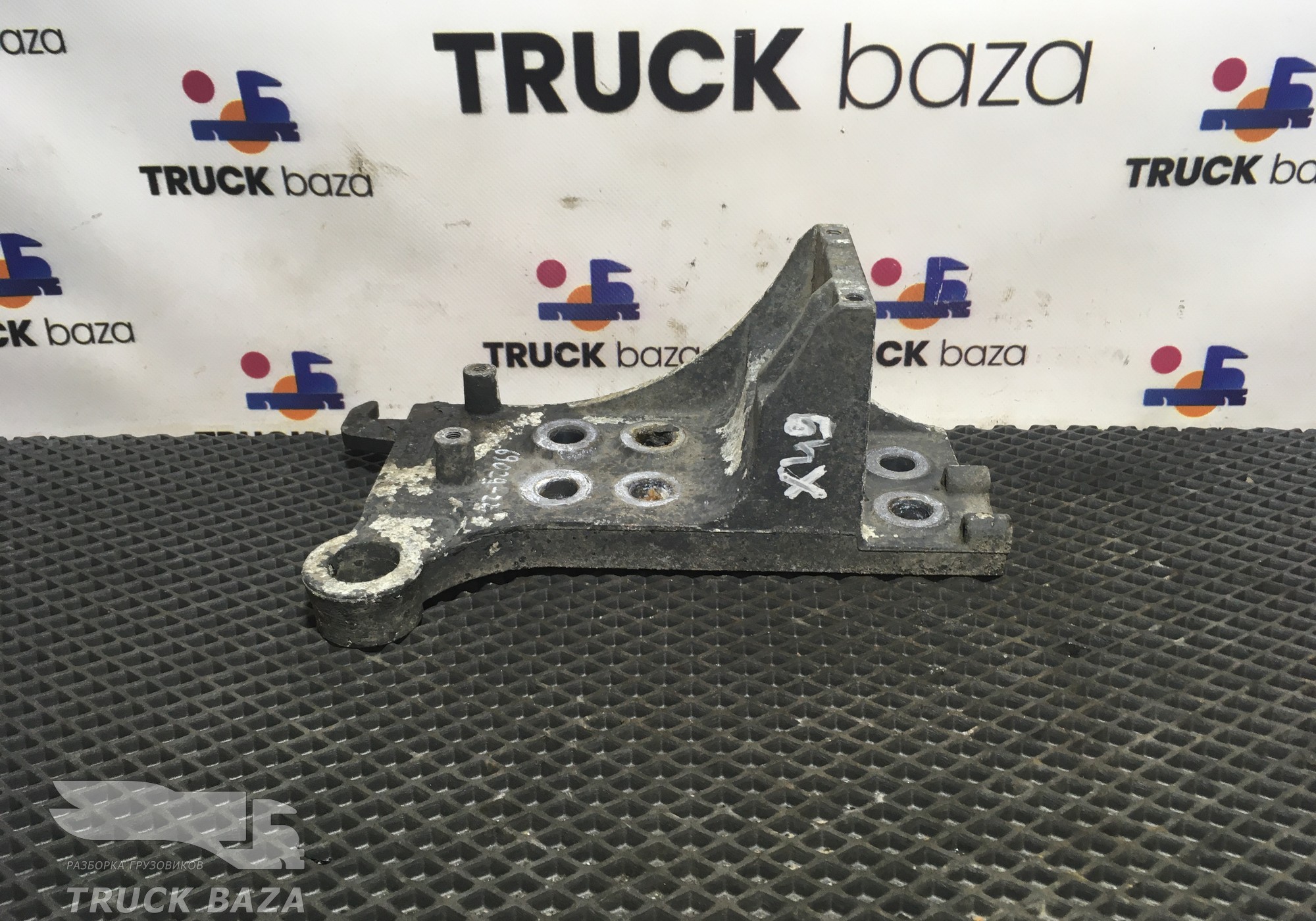 1735002 Кронштейн бампера левый для Daf 95XF