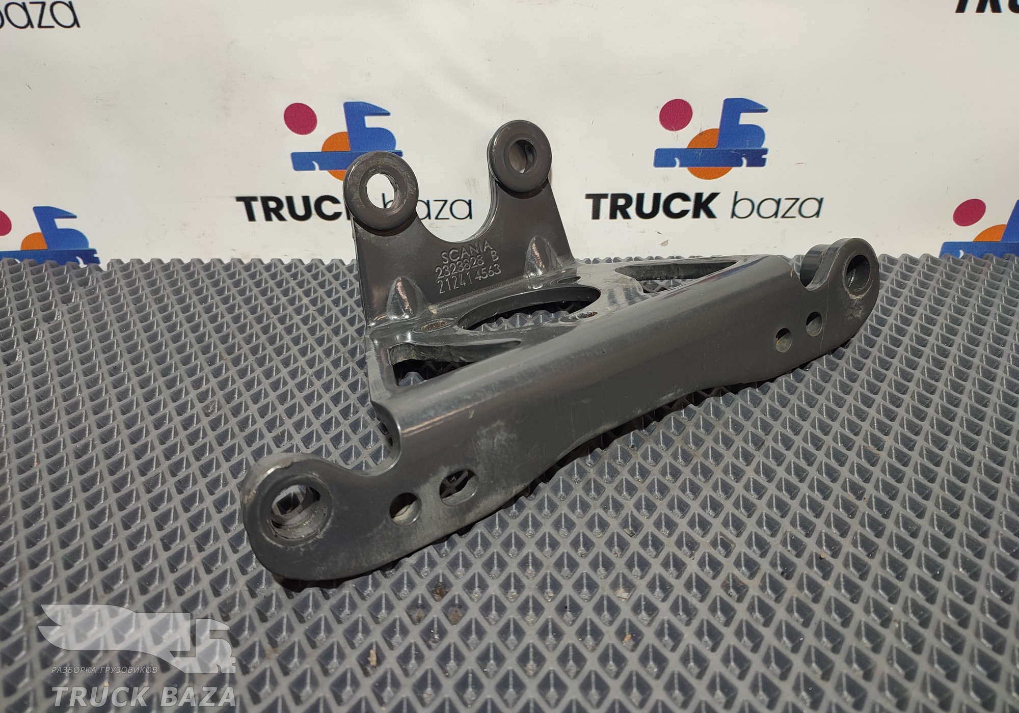 2323828 Кронштейн кабины задний