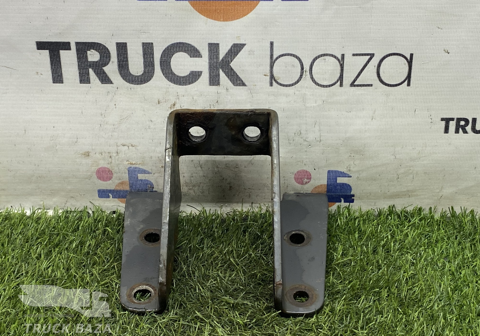 1854878 Кронштейн крыла заднего