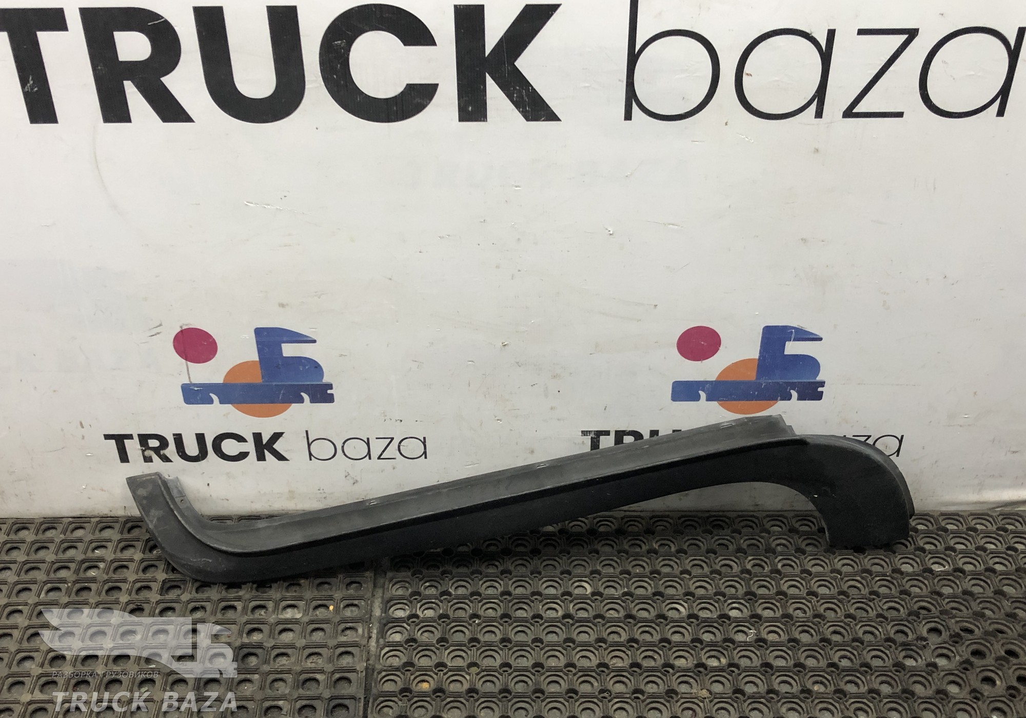 A9436980062 Накладка стойки лобового стекла левая для Mercedes-Benz