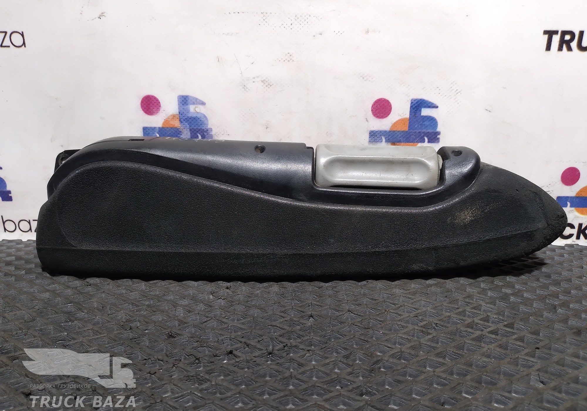 81623036218 Подлокотник левый для Man