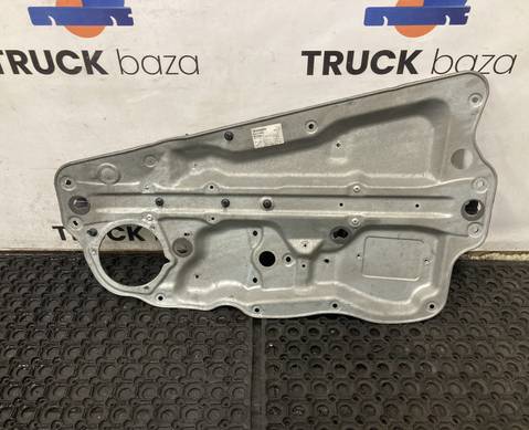 84225953 Кронштейн стеклоподъемника правый для Volvo FH 4 (с 2012)