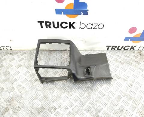 81617016313 Накладка на торпедо правая для Man