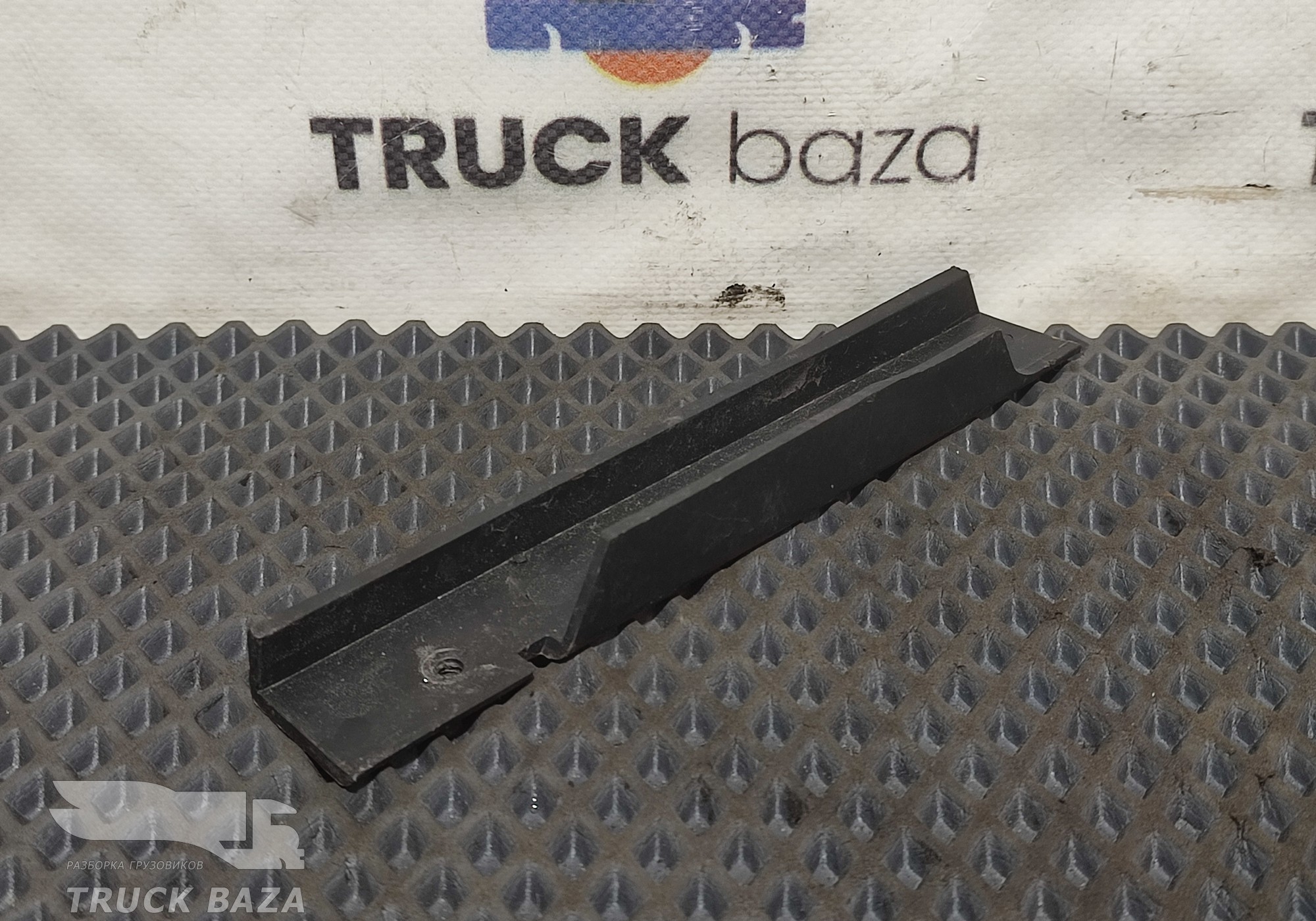 810W629300161 Рамка защитная направляющей левой занавески для Sinotruk Sitrak C7H