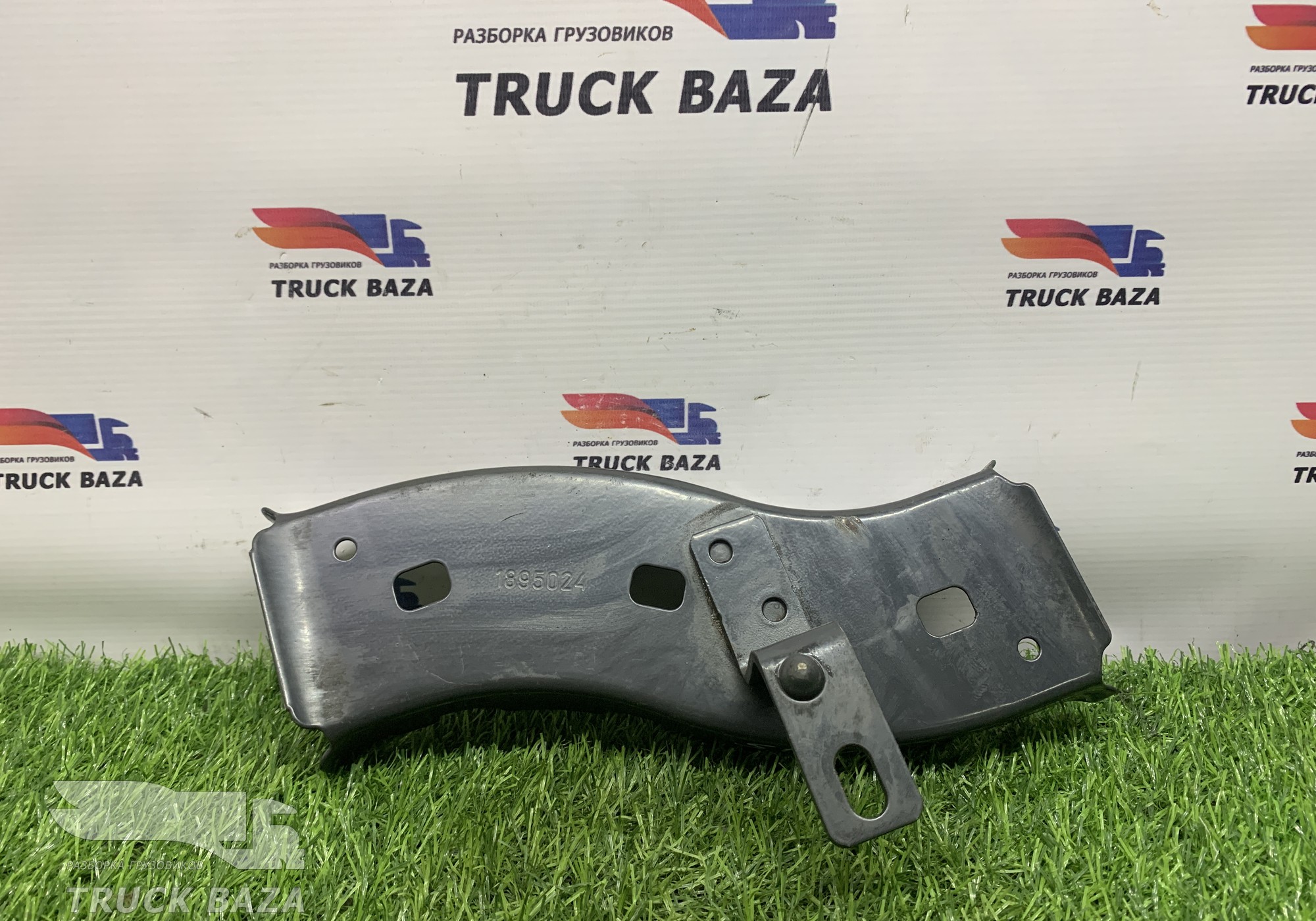 1895024 Кронштейн тормозных трубок