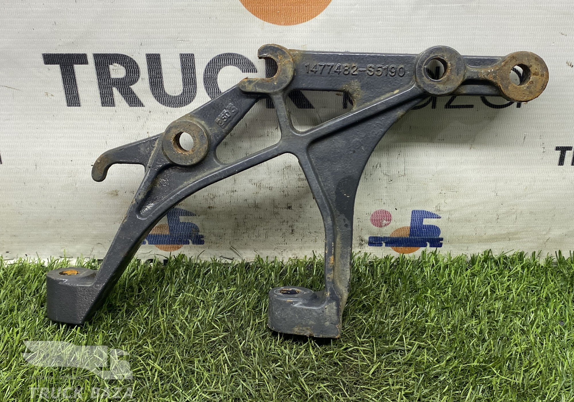 1477482 Кронштейн ящика АКБ