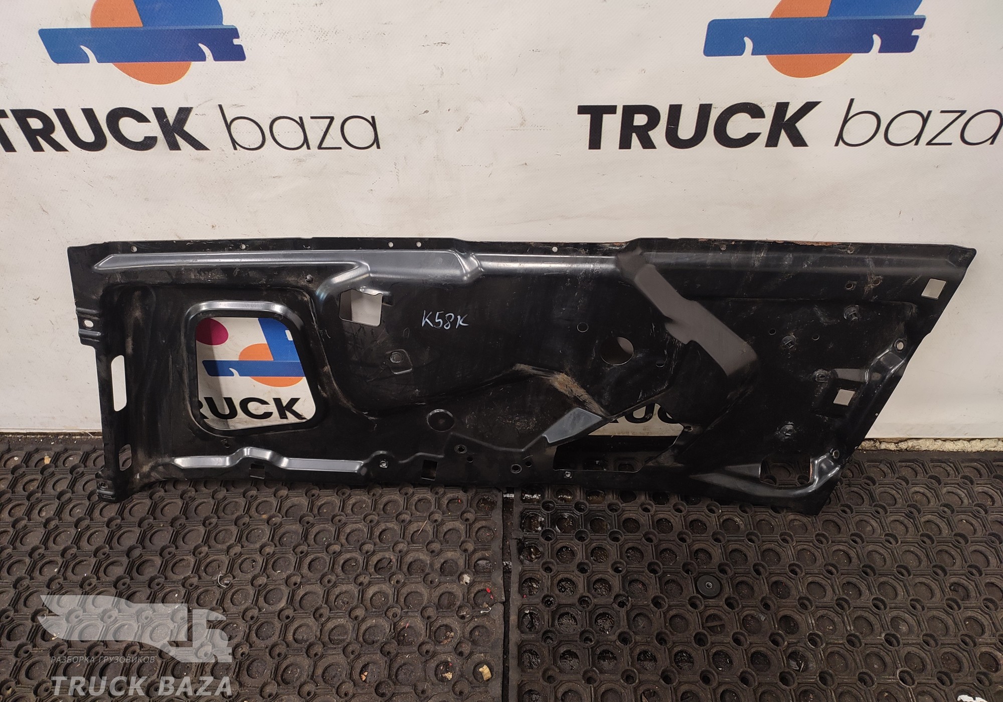 9737201814 Кронштейн стеклоподъемника правый