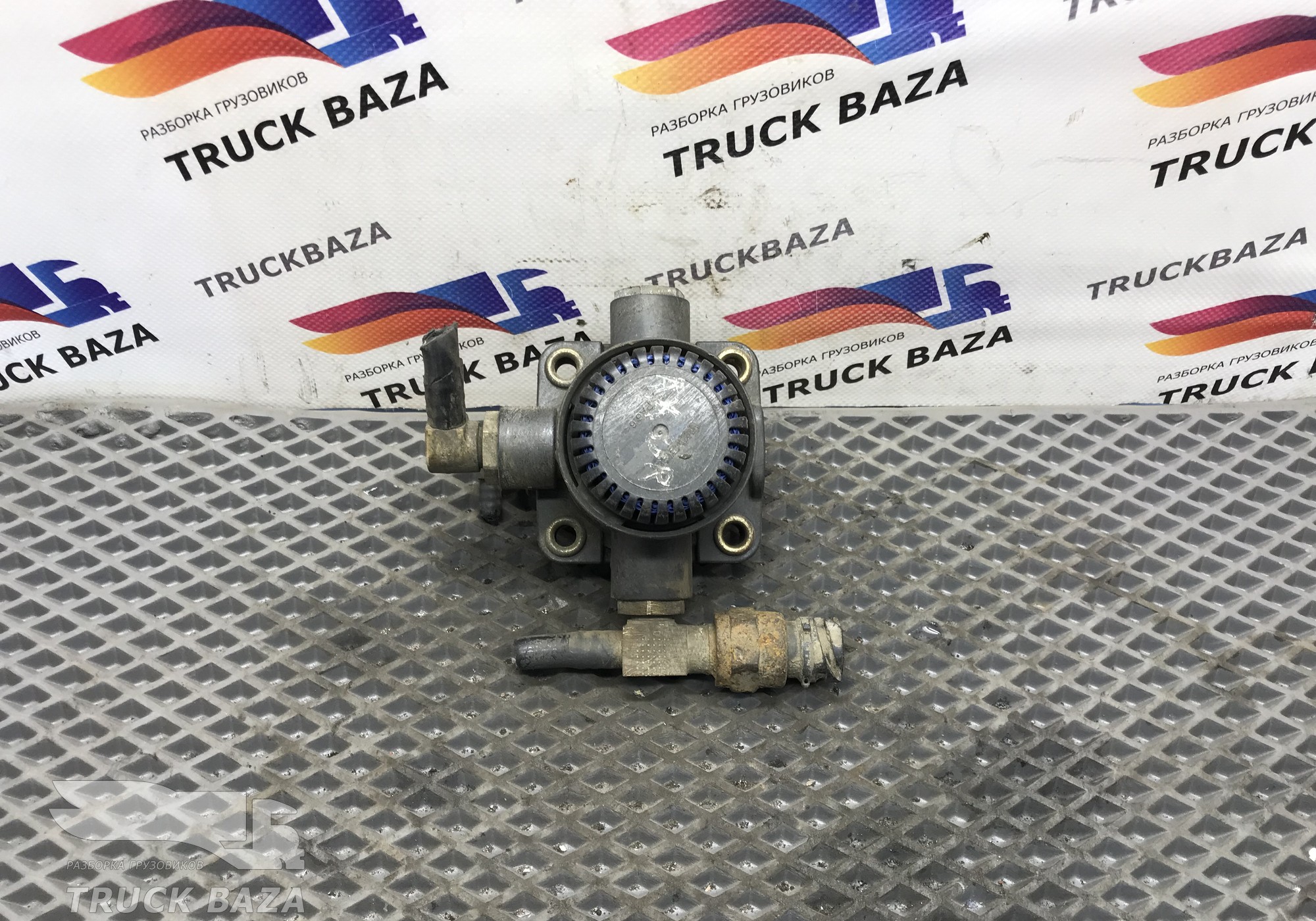 81521166074 Клапан ускорительный для Mercedes-Benz