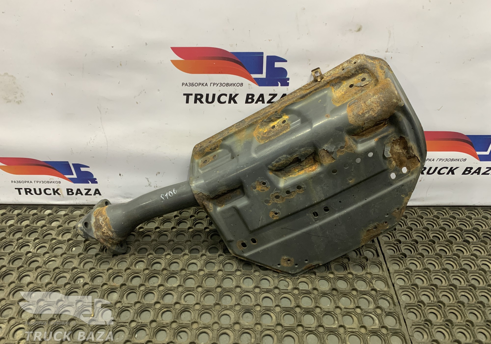 2054583 Кронштейн крыла левого заднего передняя часть