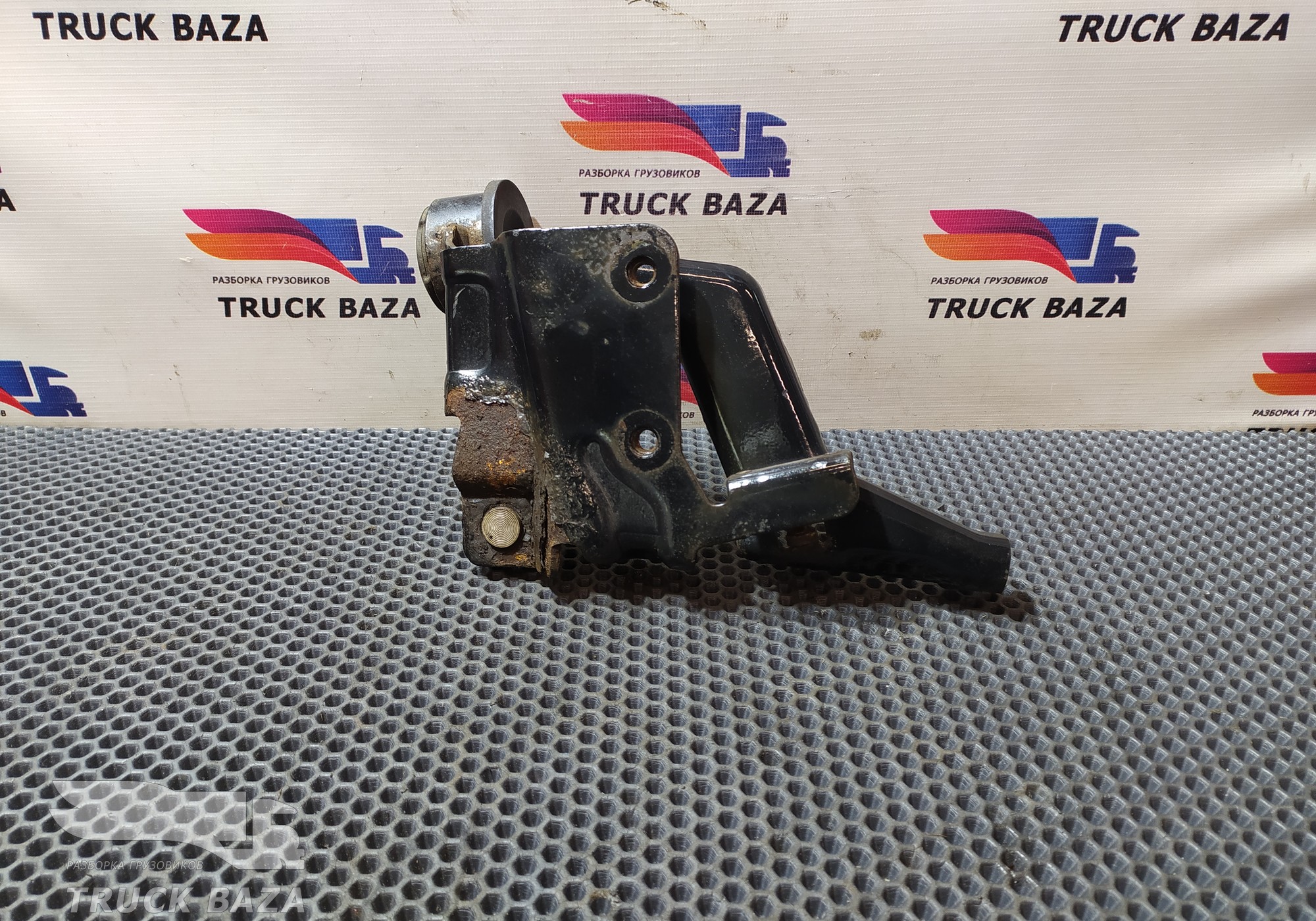 20528507 Петля подножки обслуживания правая для Volvo FM II (с 2002)