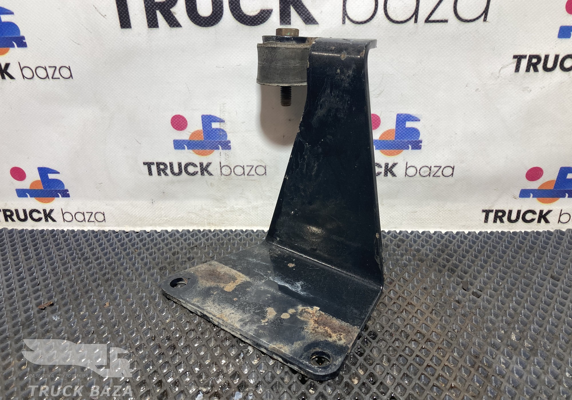 81155020272 Кронштейн глушителя основного