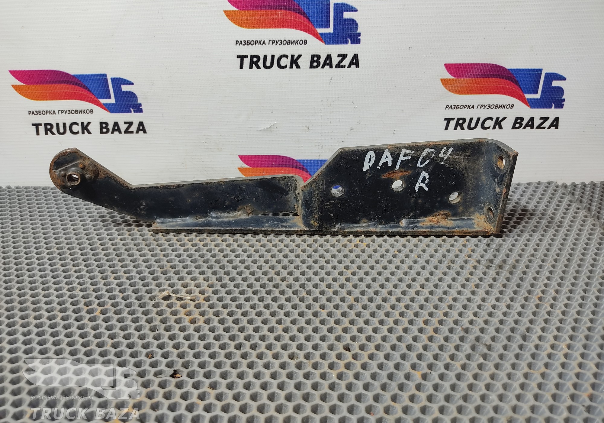 1327903 Кронштейн защиты двигателя правый для Daf