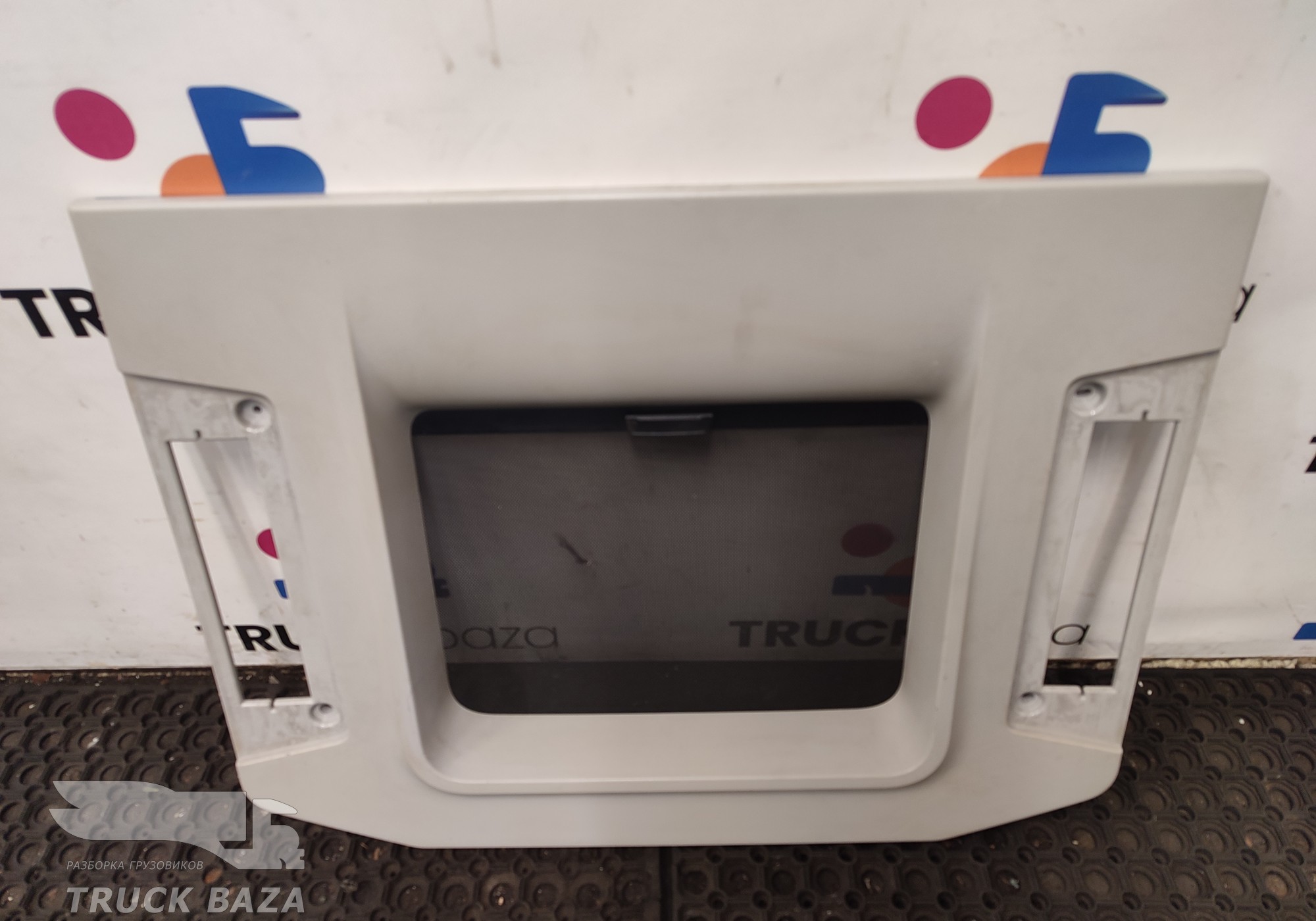 82257726 Накладка люка для Renault T (с 2013)